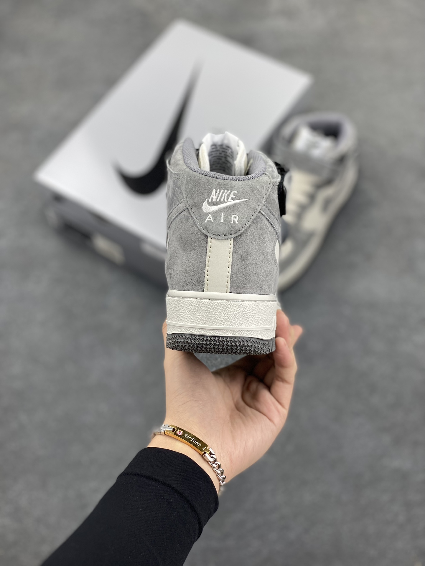 图片[4]-Nike Air Force 1 Mid “Panther”漫威系列 “黑豹战衣” 同款 空军一号中帮休闲运动板鞋 原厂全鞋身麂皮 原楦原纸板 绒感质感S级 内置全掌Solo 原楦头纸板👏🏻 打造最完美空军鞋型 货号：CW2288-668 尺码：36 36.5 37.5 38 38.5 39 40 40.5 41 42 42.5 43 44 44.5 45-选品中心