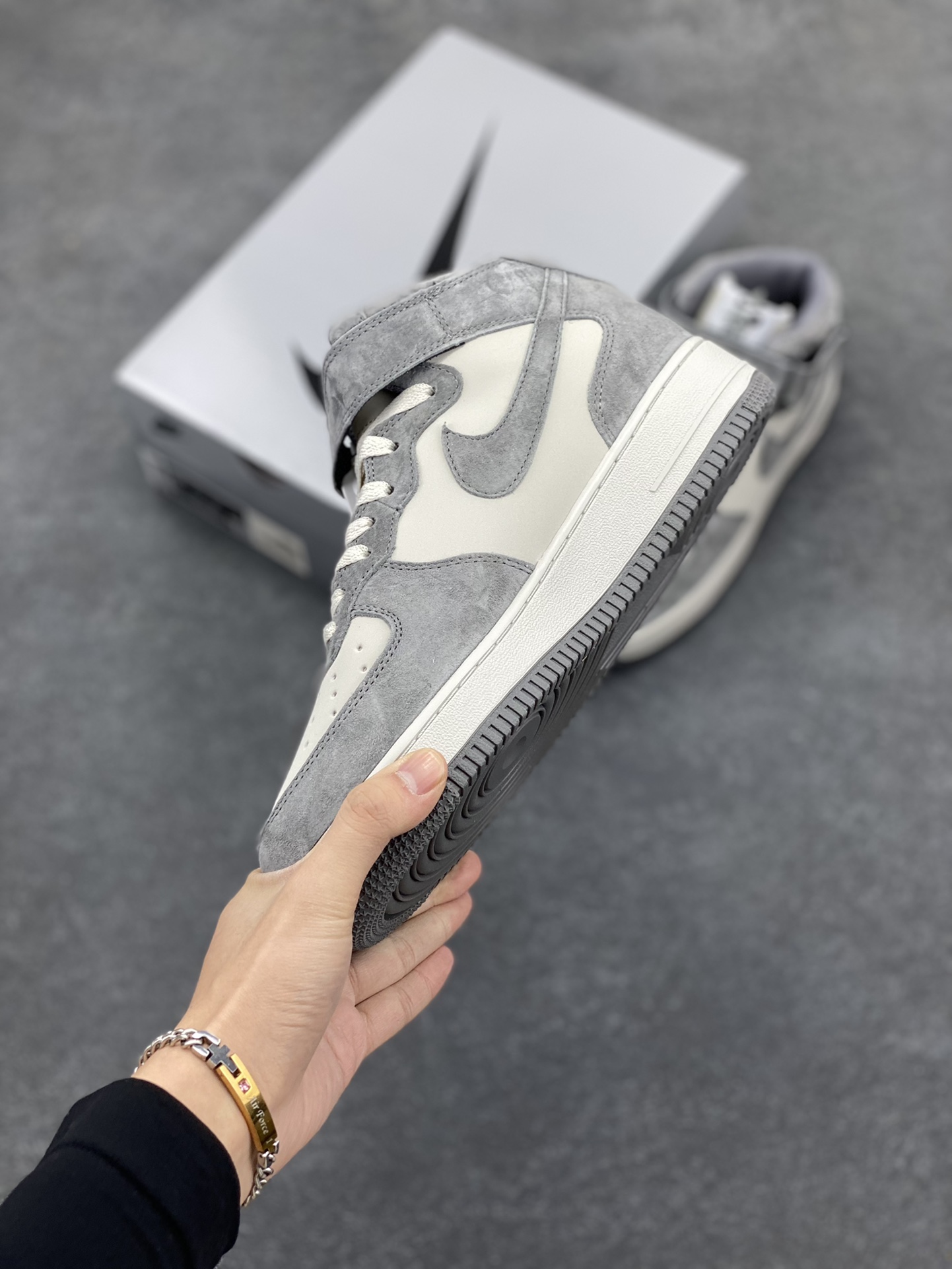 图片[3]-Nike Air Force 1 Mid “Panther”漫威系列 “黑豹战衣” 同款 空军一号中帮休闲运动板鞋 原厂全鞋身麂皮 原楦原纸板 绒感质感S级 内置全掌Solo 原楦头纸板👏🏻 打造最完美空军鞋型 货号：CW2288-668 尺码：36 36.5 37.5 38 38.5 39 40 40.5 41 42 42.5 43 44 44.5 45-选品中心