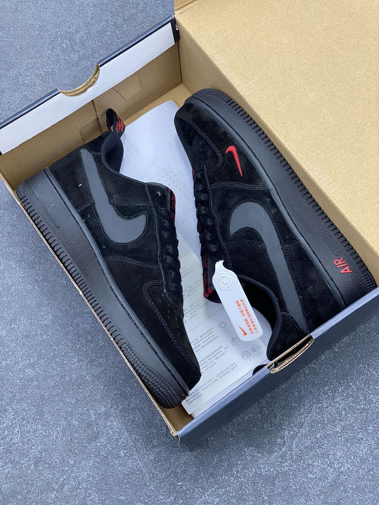 图片[9]-Nike Air Force 1 Low 黑红小勾 空军一号低帮运动休闲板鞋 原楦头原纸板 打造纯正空军版型专注外贸渠道 全掌内置蜂窝气垫 原盒配件 原厂中底钢印、拉帮完美 货号：DZ4514-001 尺码：36 36.5 37.5 38 38.5 39 40 40.5 41 42 42.5 43 44 44.5 45-选品中心