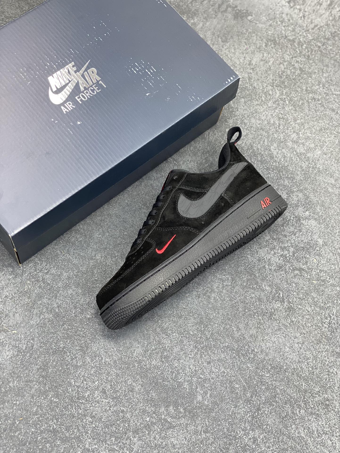 图片[7]-Nike Air Force 1 Low 黑红小勾 空军一号低帮运动休闲板鞋 原楦头原纸板 打造纯正空军版型专注外贸渠道 全掌内置蜂窝气垫 原盒配件 原厂中底钢印、拉帮完美 货号：DZ4514-001 尺码：36 36.5 37.5 38 38.5 39 40 40.5 41 42 42.5 43 44 44.5 45-选品中心