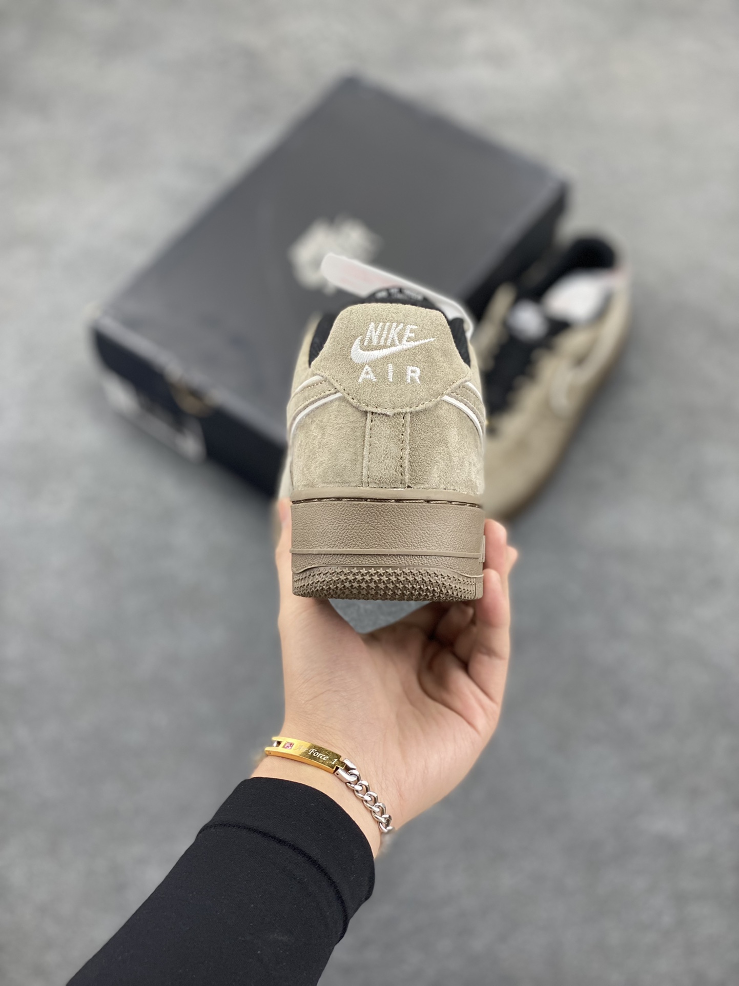 图片[4]-Nike Air Force 1 Low 灰黑 全麂皮低帮空军一号休闲板鞋 定制皮料 原楦原纸板 纯正空军版型 高清洁度 内置全掌气垫 货号：AV0383-223 尺码：36 36.5 37.5 38 38.5 39 40 40.5 41 42 42.5 43 44 44.5 45-选品中心