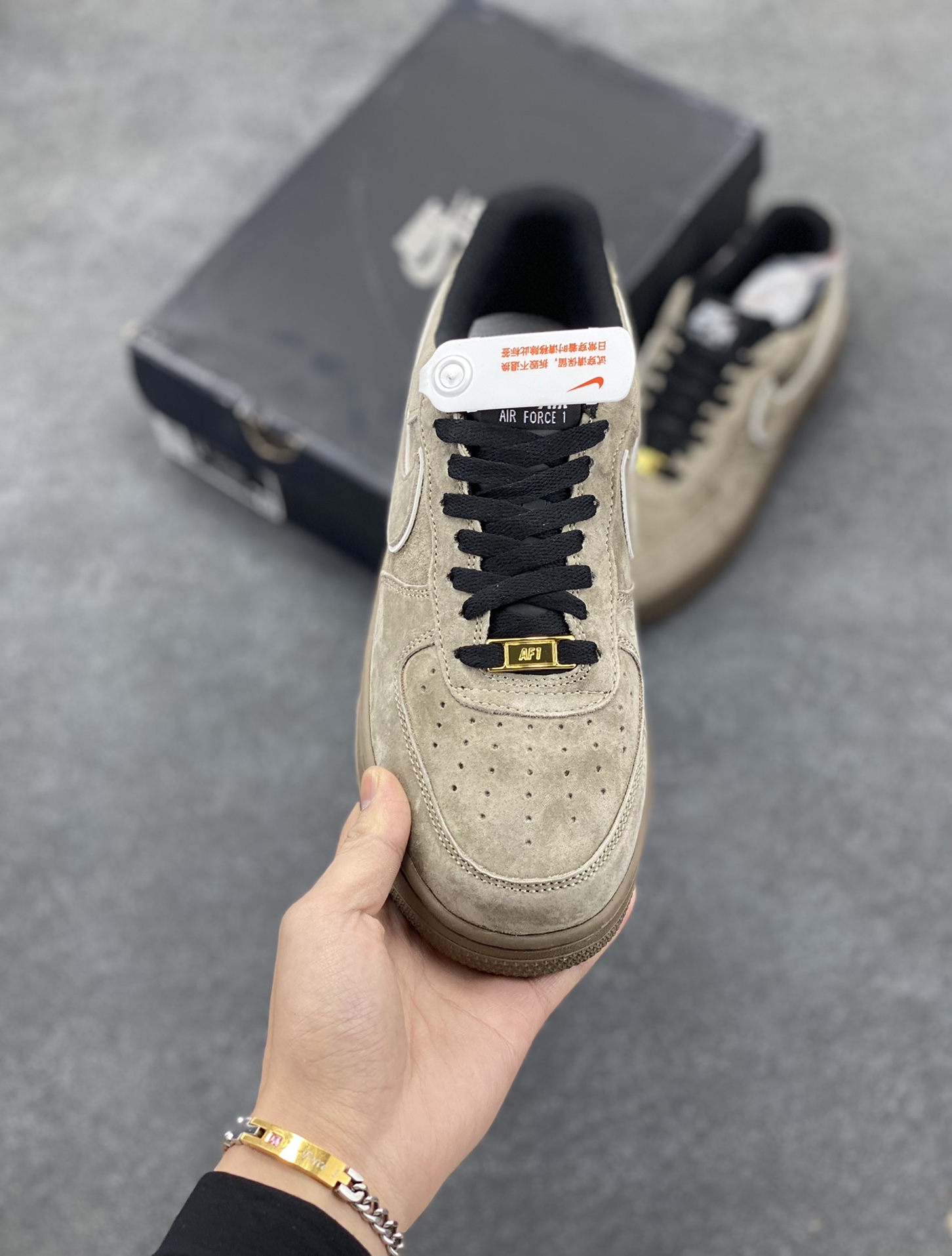 图片[2]-Nike Air Force 1 Low 灰黑 全麂皮低帮空军一号休闲板鞋 定制皮料 原楦原纸板 纯正空军版型 高清洁度 内置全掌气垫 货号：AV0383-223 尺码：36 36.5 37.5 38 38.5 39 40 40.5 41 42 42.5 43 44 44.5 45-选品中心