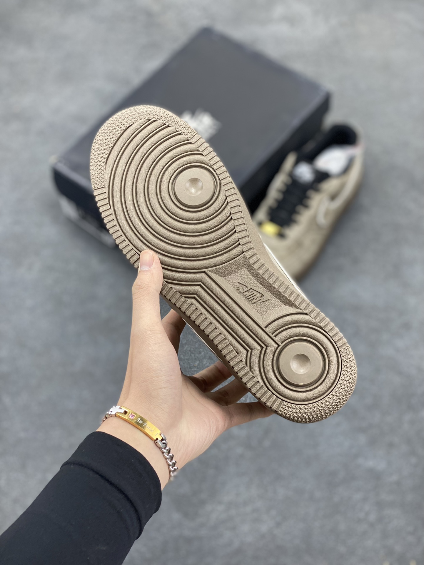 图片[5]-Nike Air Force 1 Low 灰黑 全麂皮低帮空军一号休闲板鞋 定制皮料 原楦原纸板 纯正空军版型 高清洁度 内置全掌气垫 货号：AV0383-223 尺码：36 36.5 37.5 38 38.5 39 40 40.5 41 42 42.5 43 44 44.5 45-选品中心