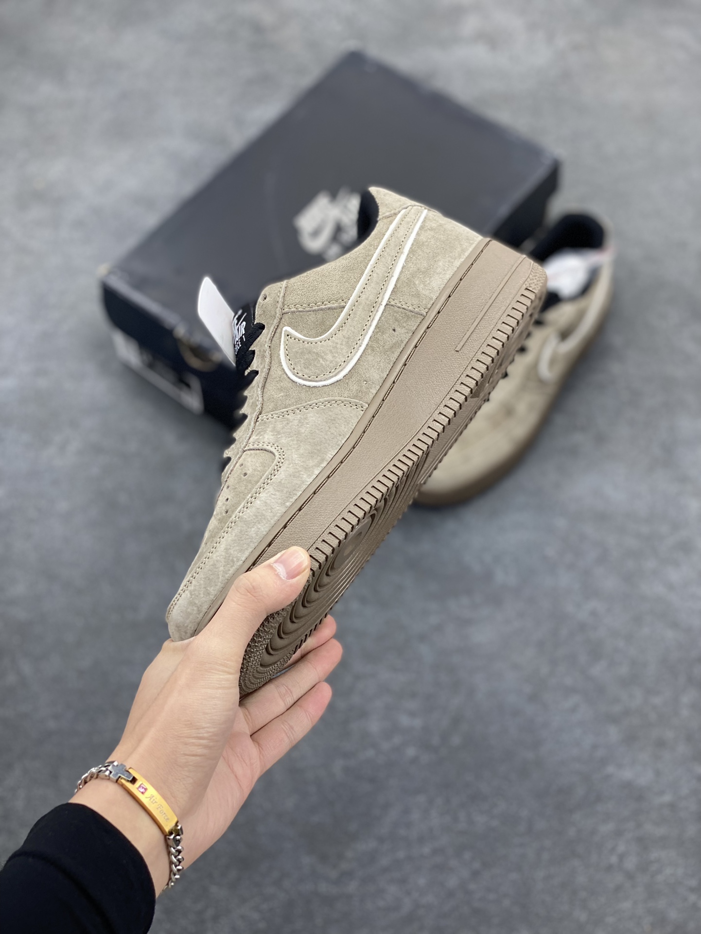 图片[3]-Nike Air Force 1 Low 灰黑 全麂皮低帮空军一号休闲板鞋 定制皮料 原楦原纸板 纯正空军版型 高清洁度 内置全掌气垫 货号：AV0383-223 尺码：36 36.5 37.5 38 38.5 39 40 40.5 41 42 42.5 43 44 44.5 45-选品中心