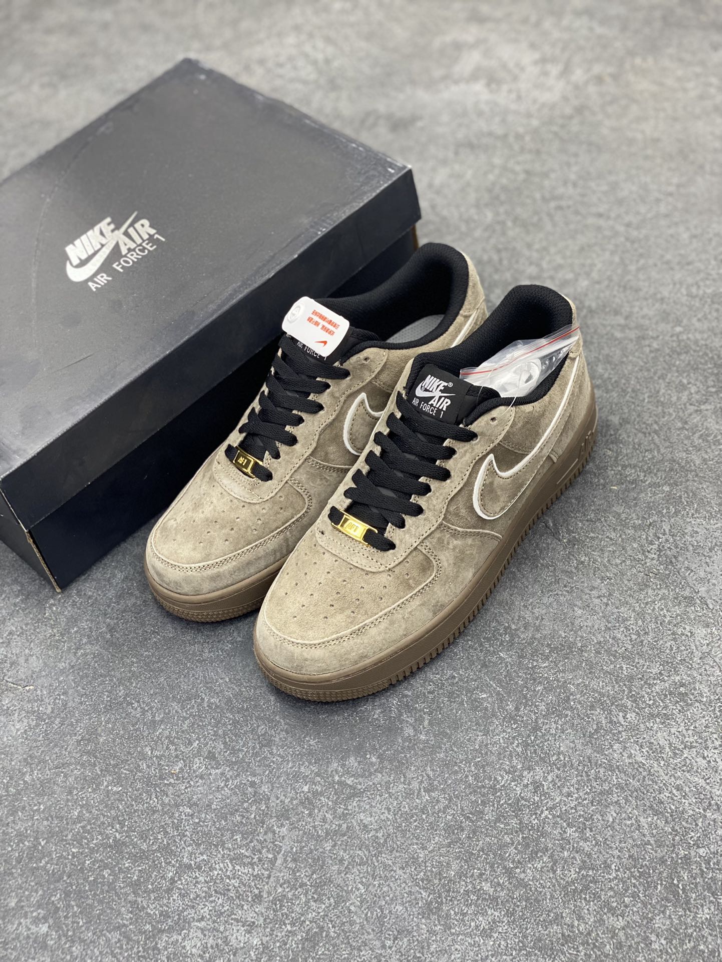 图片[8]-Nike Air Force 1 Low 灰黑 全麂皮低帮空军一号休闲板鞋 定制皮料 原楦原纸板 纯正空军版型 高清洁度 内置全掌气垫 货号：AV0383-223 尺码：36 36.5 37.5 38 38.5 39 40 40.5 41 42 42.5 43 44 44.5 45-选品中心