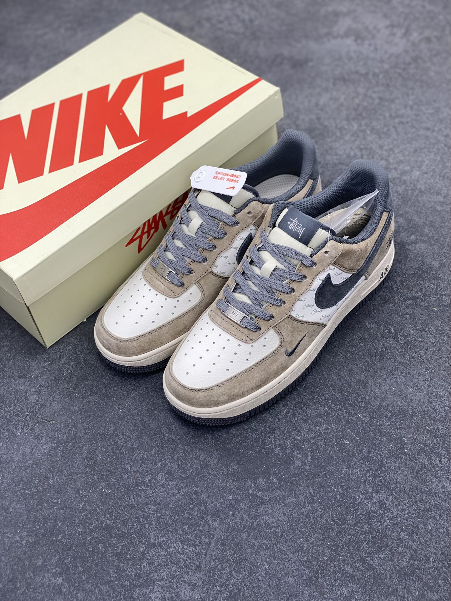 图片[8]-NIke Air Force 1 \’07 Low “斯图西联名–羊皮棕”空军一号 低帮 运动鞋 休闲鞋 折边针车 工艺难度大 原楦头原纸板 原装鞋盒 定制五金配件 内置全掌气垫 原厂鞋底 货号：XZ6188-888 尺码：36 36.5 37.5 38 38.5 39 40 40.5 41 42 42.5 43 44 44.5 45-选品中心