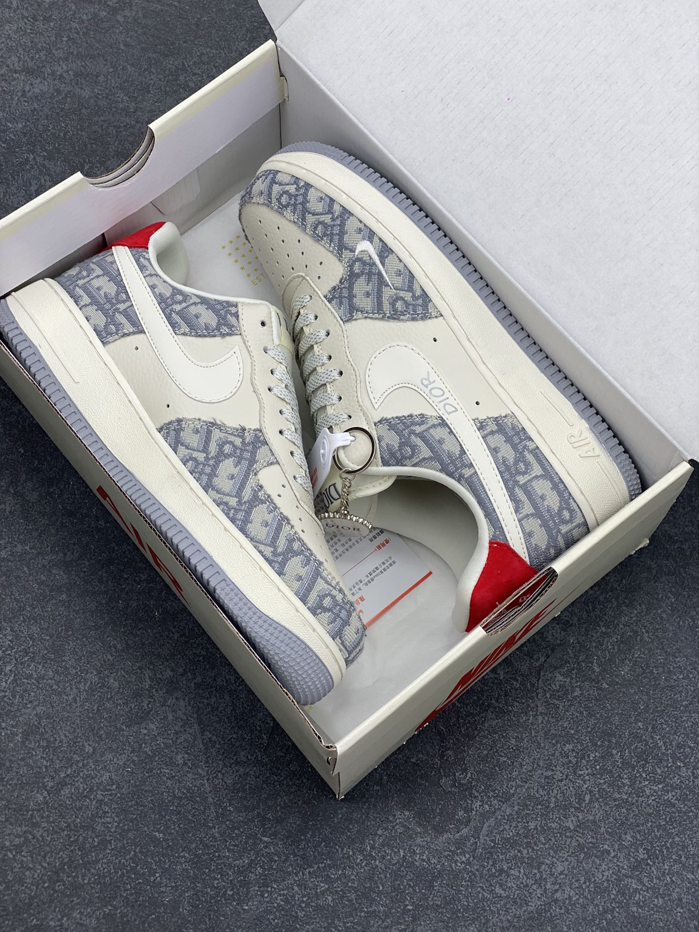 图片[9]-NIke Air Force 1 \’07 Low “迪奥联名——灰花纹”空军一号 低帮 运动鞋 休闲鞋 折边针车 工艺难度大 原楦头原纸板 原装鞋盒 定制五金配件 内置全掌气垫 原厂鞋底 货号：DF0188-021 尺码：36 36.5 37.5 38 38.5 39 40 40.5 41 42 42.5 43 44 44.5 45-选品中心