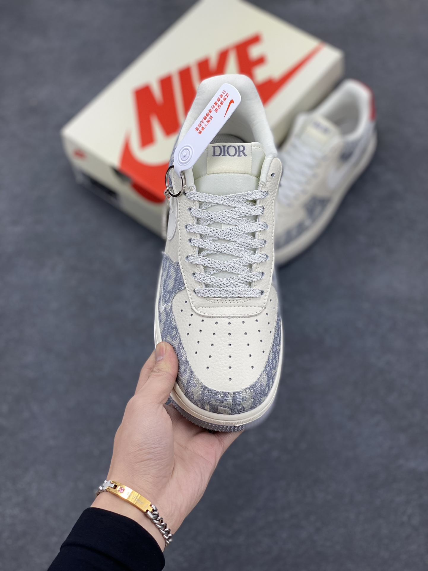 图片[2]-NIke Air Force 1 \’07 Low “迪奥联名——灰花纹”空军一号 低帮 运动鞋 休闲鞋 折边针车 工艺难度大 原楦头原纸板 原装鞋盒 定制五金配件 内置全掌气垫 原厂鞋底 货号：DF0188-021 尺码：36 36.5 37.5 38 38.5 39 40 40.5 41 42 42.5 43 44 44.5 45-选品中心