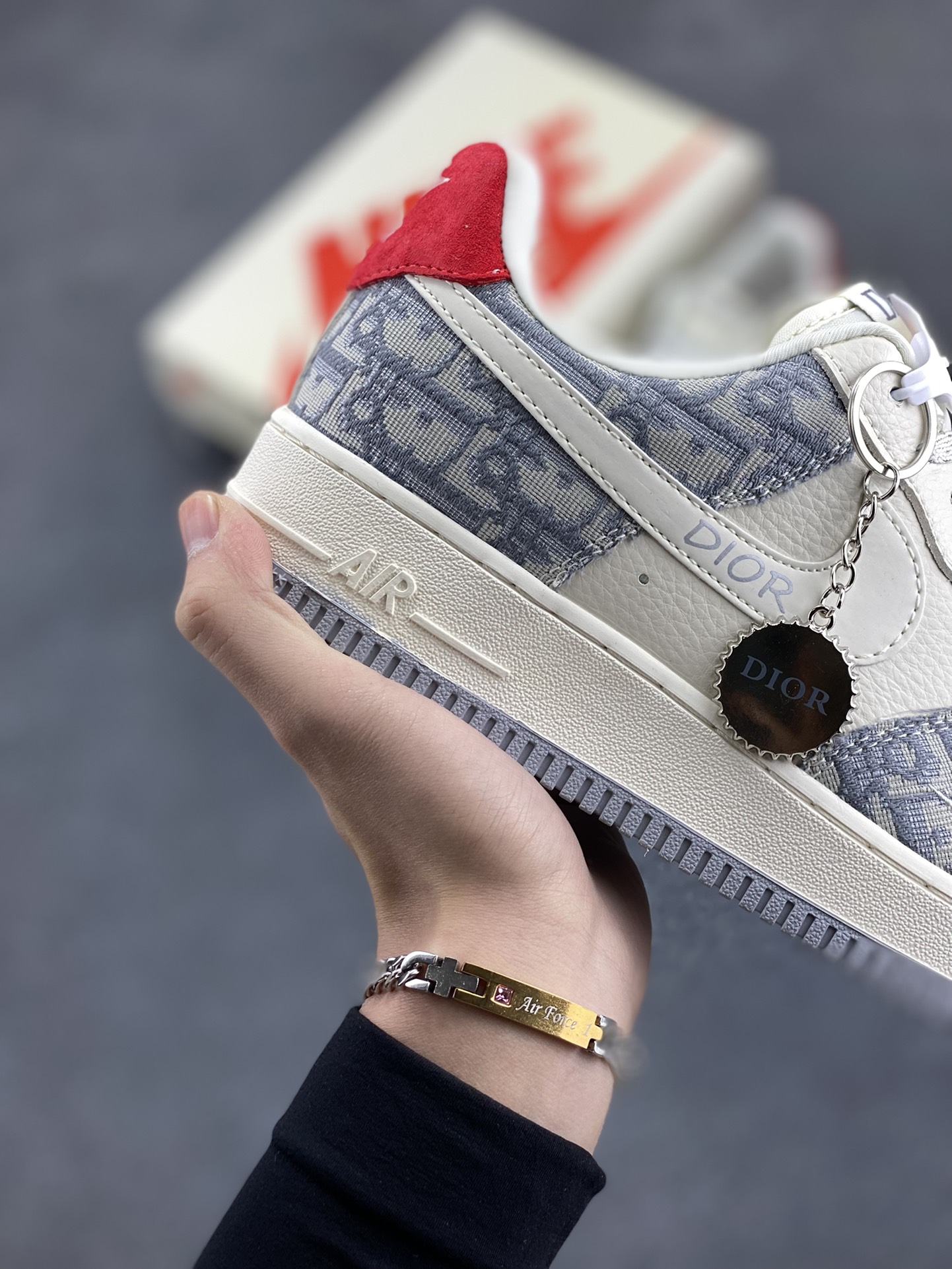 图片[6]-NIke Air Force 1 \’07 Low “迪奥联名——灰花纹”空军一号 低帮 运动鞋 休闲鞋 折边针车 工艺难度大 原楦头原纸板 原装鞋盒 定制五金配件 内置全掌气垫 原厂鞋底 货号：DF0188-021 尺码：36 36.5 37.5 38 38.5 39 40 40.5 41 42 42.5 43 44 44.5 45-选品中心