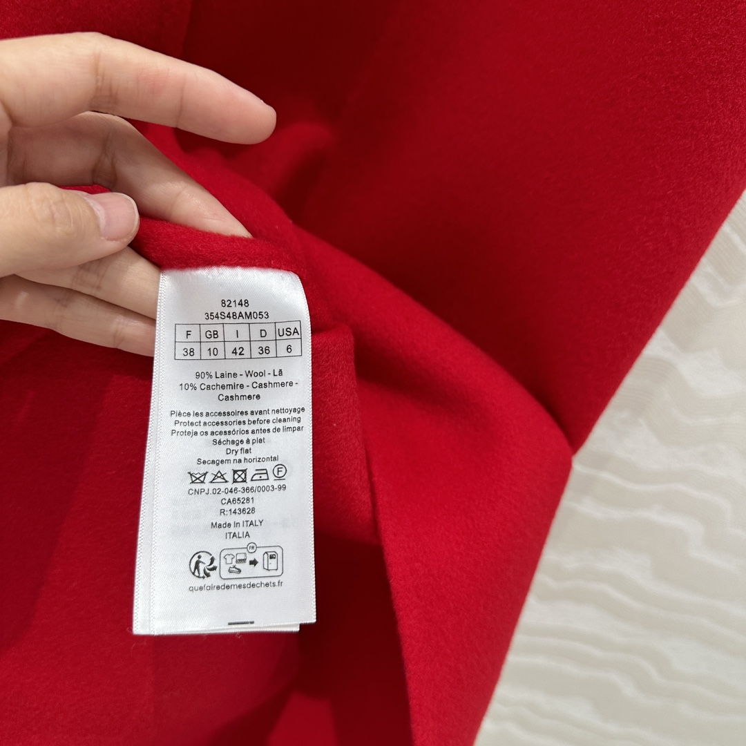 Exclusive French Retrogent Cloak Coat with Arc Shoulder Cutting Process, Handmade Quality - 图片 8