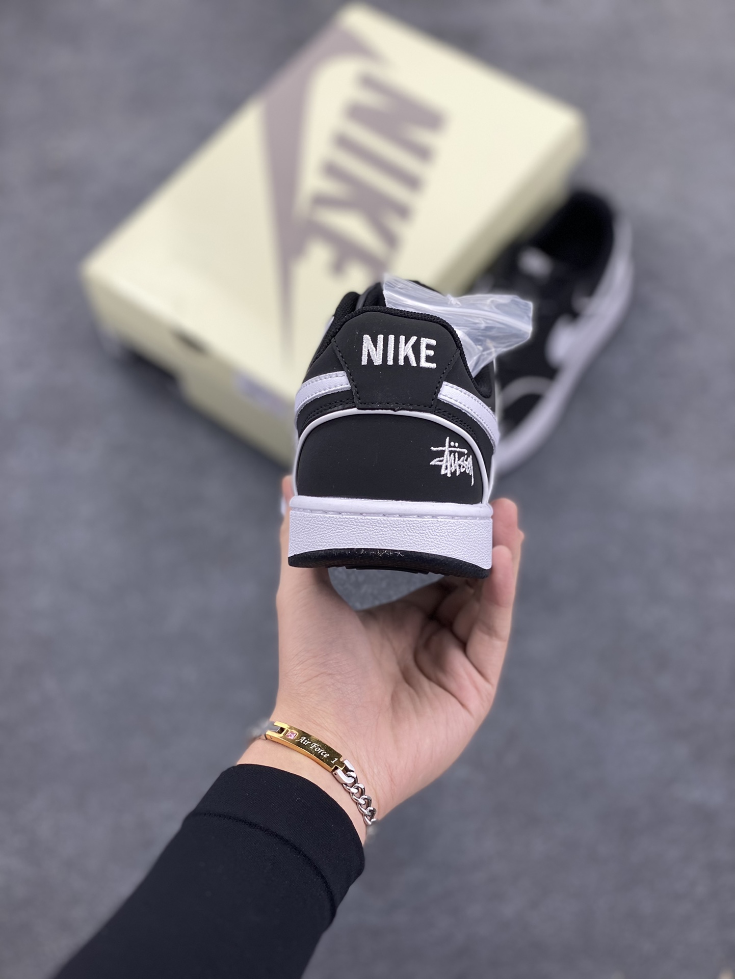 图片[4]-海外爆款 ZP订单 NIKE EBERNON Low prm 小空军低帮百搭透气休闲运动板鞋 独家头层版本 原数据独家私模大底 纯正版型 清洁度完美 货号：FD5188-113 尺码：36 36.5 37.5 38 38.5 39 40 40.5 41 42 42.5 43 44 44.5 45-选品中心