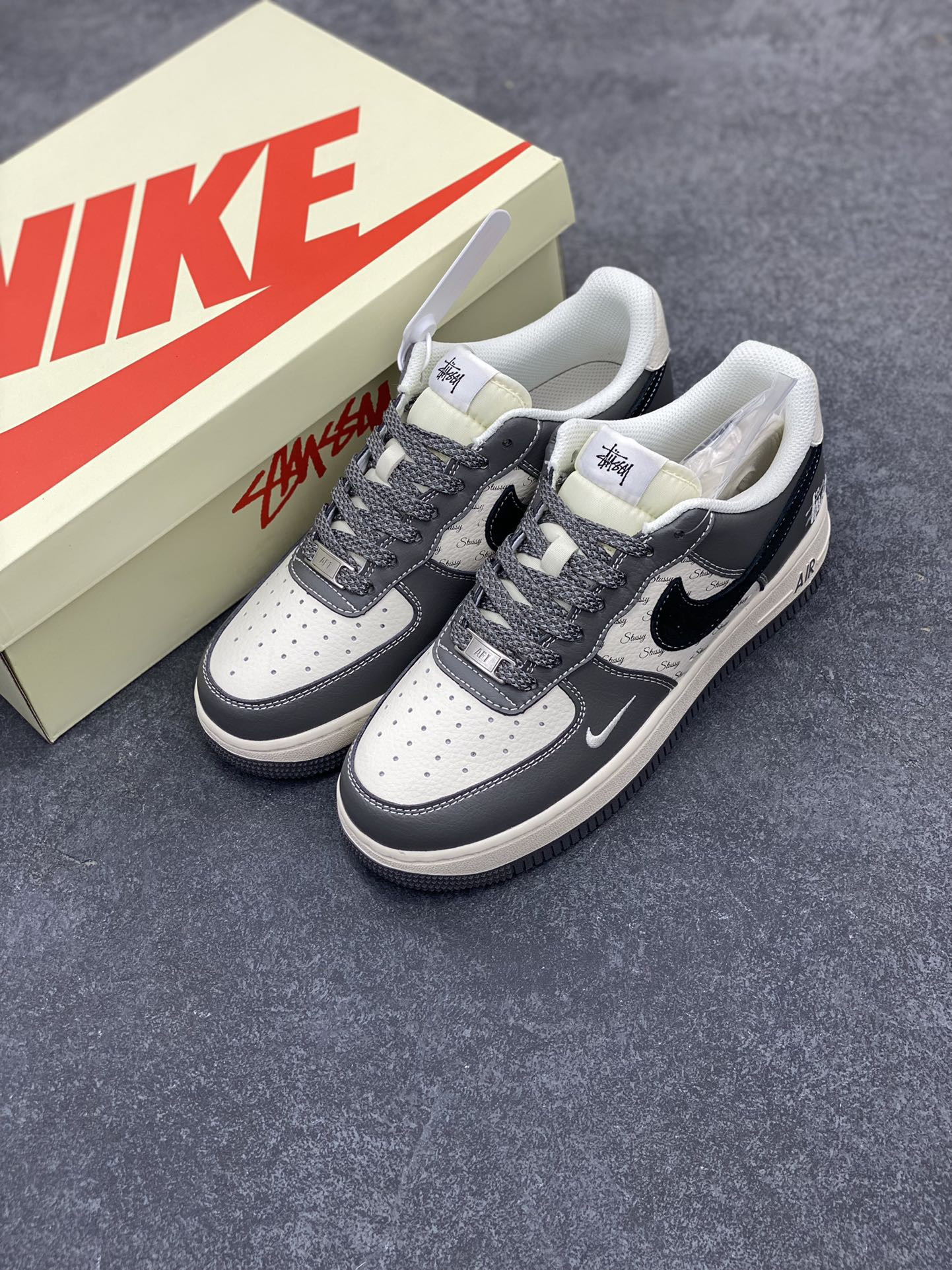 图片[8]-NIke Air Force 1 \’07 Low “斯图西联名–星云灰”空军一号 低帮 运动鞋 休闲鞋 折边针车 工艺难度大 原楦头原纸板 原装鞋盒 定制五金配件 内置全掌气垫 原厂鞋底 货号：XZ3328-168 尺码：36 36.5 37.5 38 38.5 39 40 40.5 41 42 42.5 43 44 44.5 45-选品中心