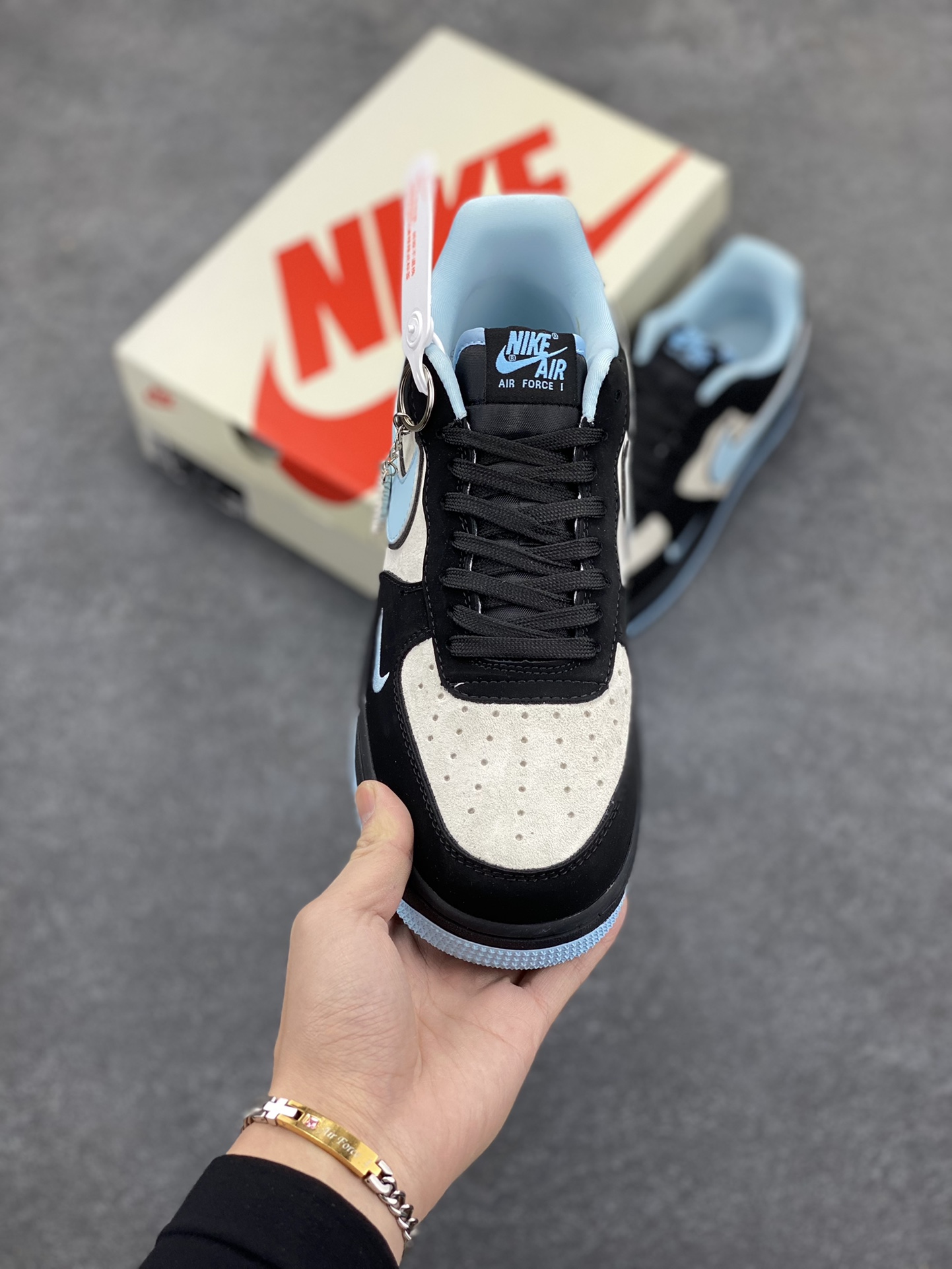 图片[2]-NIke Air Force 1 \’07 Low “Supreme联名——小清新蒂芙尼”空军一号 低帮 运动鞋 休闲鞋 折边针车 工艺难度大 原楦头原纸板 原装鞋盒 定制五金配件 内置全掌气垫 原厂鞋底 货号：DF0188-025 尺码：36 36.5 37.5 38 38.5 39 40 40.5 41 42 42.5 43 44 44.5 45-选品中心