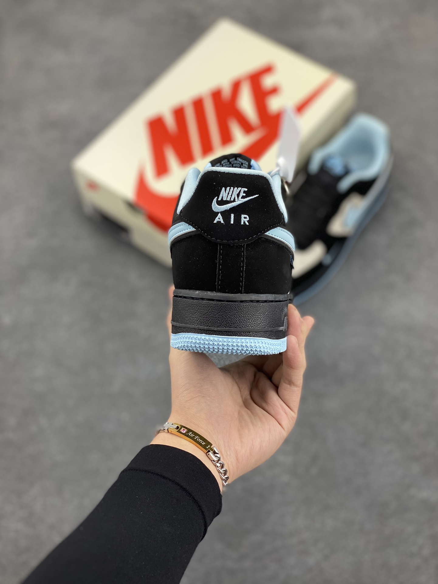 图片[4]-NIke Air Force 1 \’07 Low “Supreme联名——小清新蒂芙尼”空军一号 低帮 运动鞋 休闲鞋 折边针车 工艺难度大 原楦头原纸板 原装鞋盒 定制五金配件 内置全掌气垫 原厂鞋底 货号：DF0188-025 尺码：36 36.5 37.5 38 38.5 39 40 40.5 41 42 42.5 43 44 44.5 45-选品中心