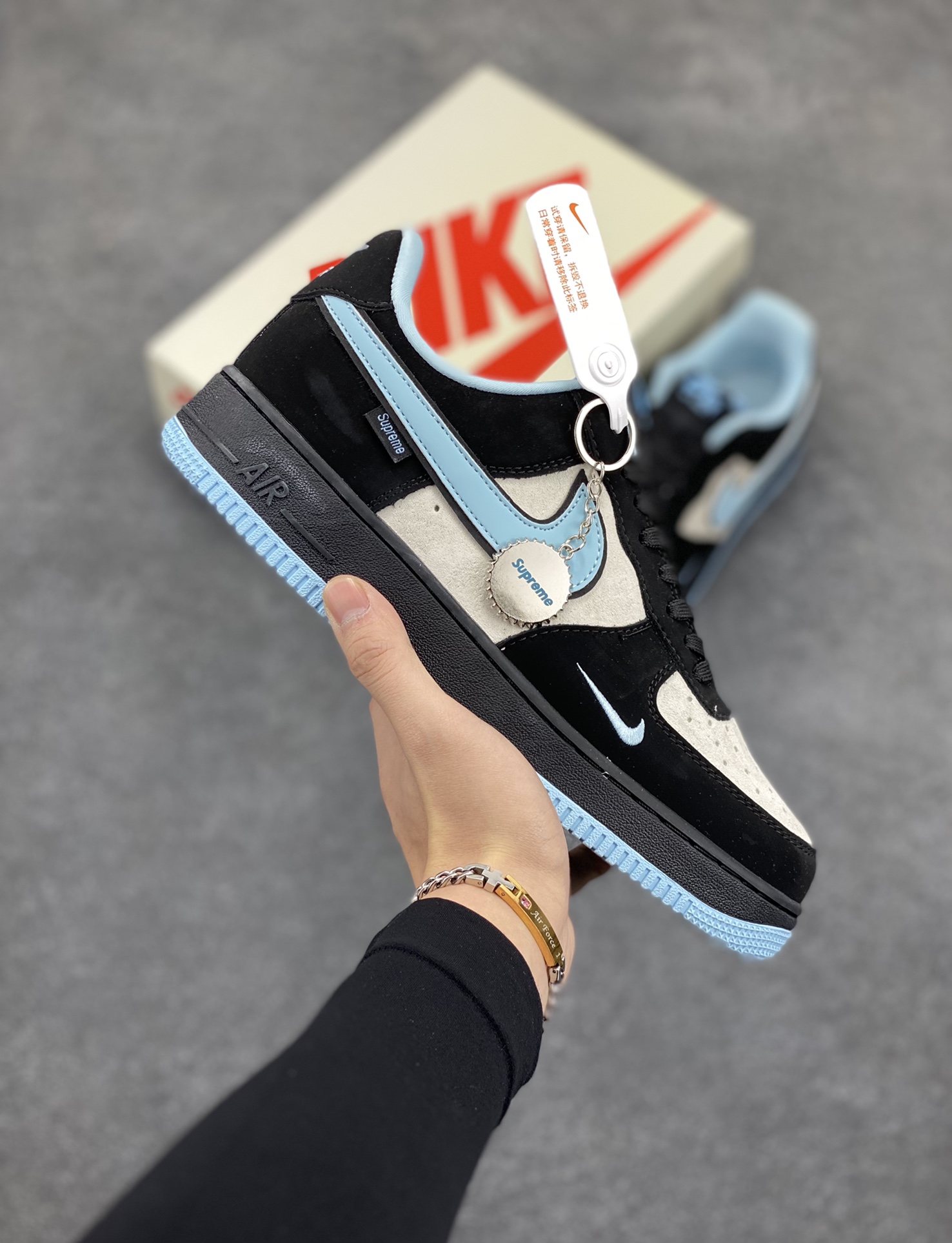 NIke Air Force 1 \’07 Low “Supreme联名——小清新蒂芙尼”空军一号 低帮 运动鞋 休闲鞋 折边针车 工艺难度大 原楦头原纸板 原装鞋盒 定制五金配件 内置全掌气垫 原厂鞋底 货号:DF0188-025 尺码:36 36.5 37.5 38 38.5 39 40 40.5 41 42 42.5 43 44 44.5 45-选品中心