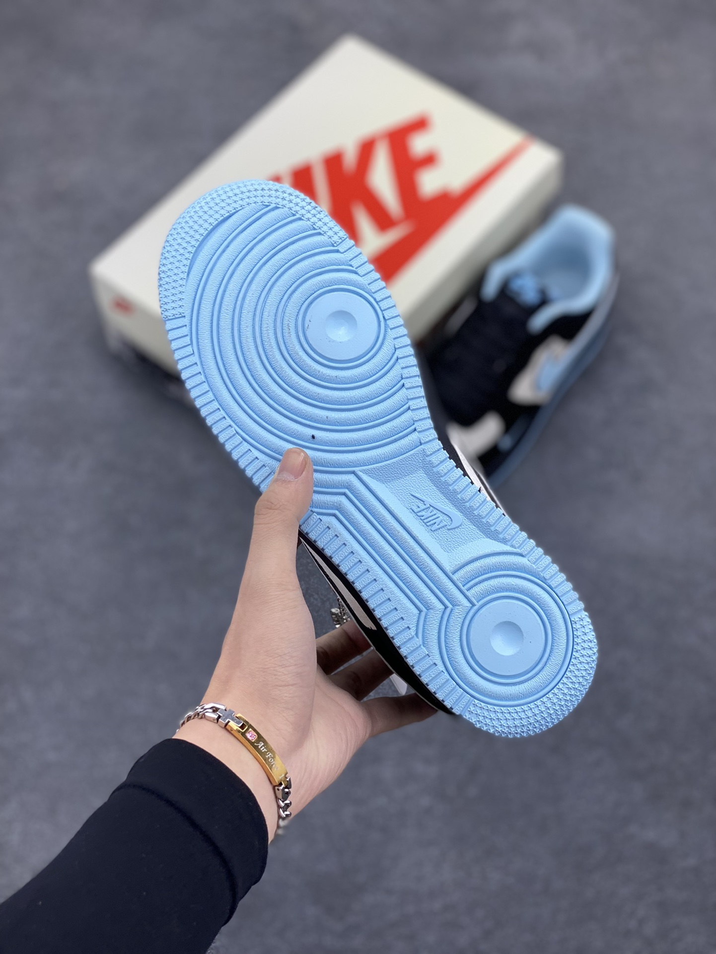 图片[5]-NIke Air Force 1 \’07 Low “Supreme联名——小清新蒂芙尼”空军一号 低帮 运动鞋 休闲鞋 折边针车 工艺难度大 原楦头原纸板 原装鞋盒 定制五金配件 内置全掌气垫 原厂鞋底 货号：DF0188-025 尺码：36 36.5 37.5 38 38.5 39 40 40.5 41 42 42.5 43 44 44.5 45-选品中心
