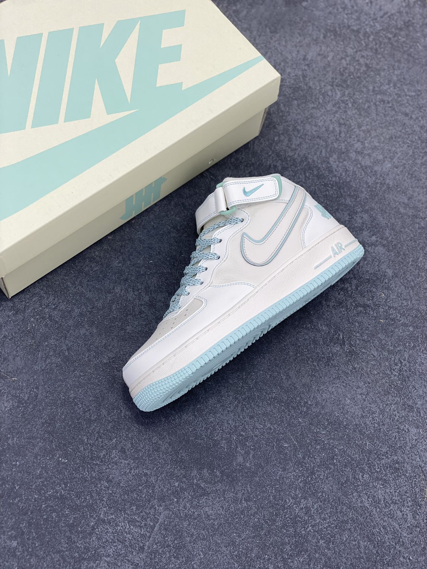 图片[7]-Underfented×Nike Air Forece 1 Mid满天星空军一号中帮休闲板鞋 定制皮料 3M反光 原楦原纸板 纯正版型 清洁度完美 内置全掌气垫 货号：GB5969-002 尺码：36 36.5 37.5 38 38.5 39 40 40.5 41 42 42.5 43 44 44.5 45-选品中心