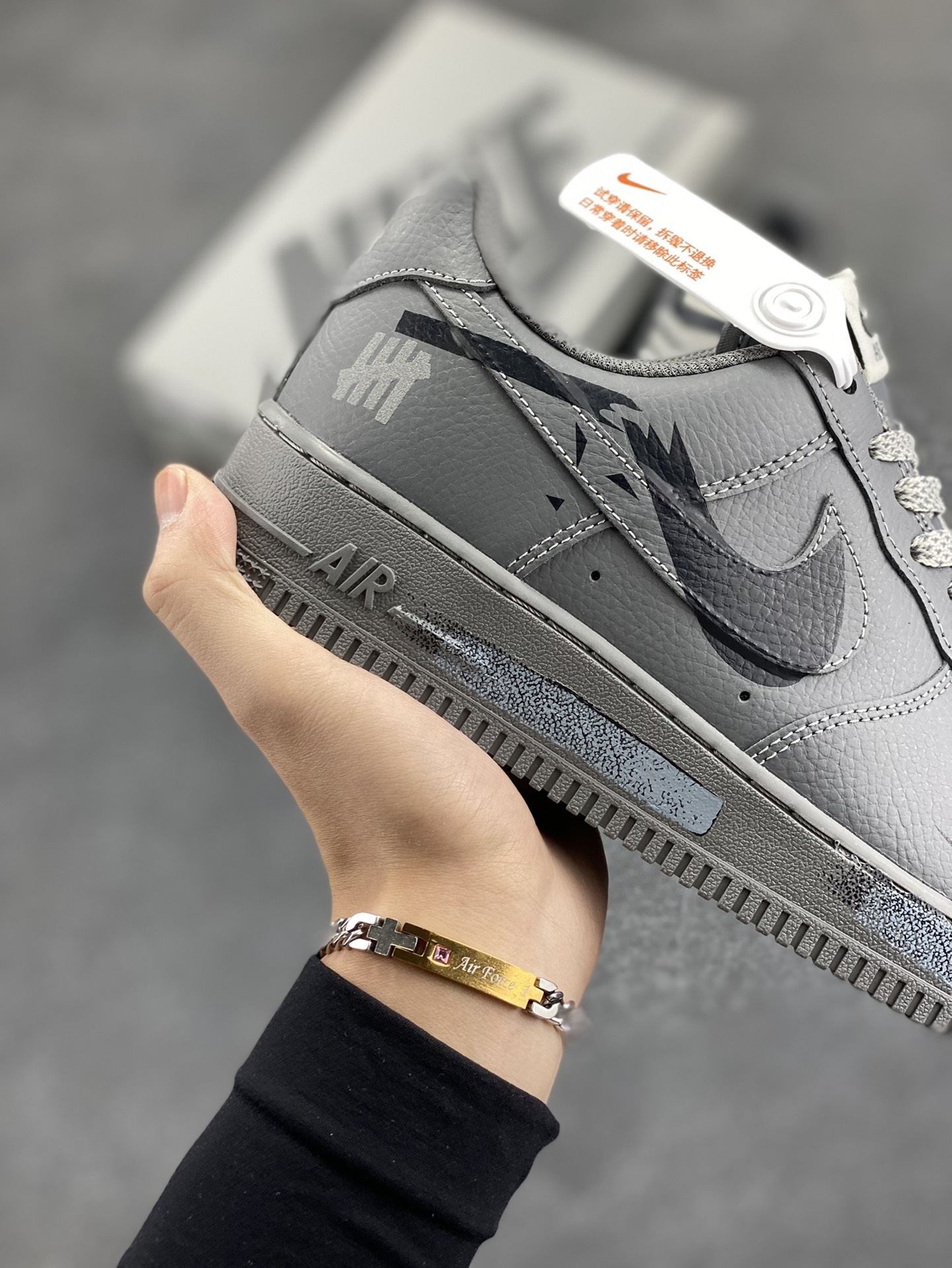 图片[6]-Nike Air Force 1 Low 07 x UNDEFEATED 断裂三钩深灰满天星 空军一号 低帮运动休闲板鞋 原楦头原纸板 打造纯正低帮空军版型 专注外贸渠道 全掌内置蜂窝气垫 原盒配件 原厂中底钢印、拉帮完美 货号：DZ6767-109 尺码：36 36.5 37.5 38 38.5 39 40 40.5 41 42 42.5 43 44 44.5 45-选品中心
