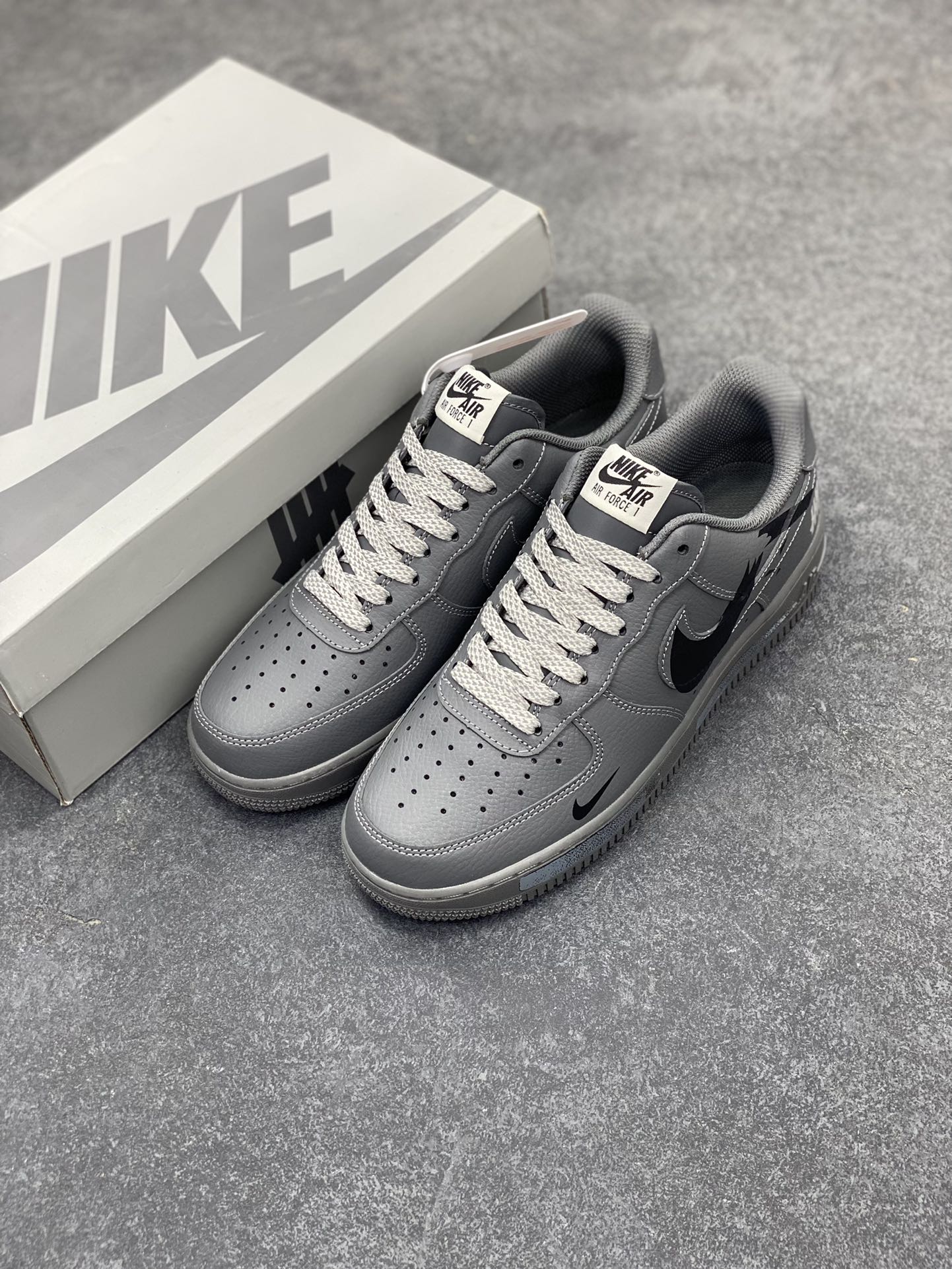 图片[8]-Nike Air Force 1 Low 07 x UNDEFEATED 断裂三钩深灰满天星 空军一号 低帮运动休闲板鞋 原楦头原纸板 打造纯正低帮空军版型 专注外贸渠道 全掌内置蜂窝气垫 原盒配件 原厂中底钢印、拉帮完美 货号：DZ6767-109 尺码：36 36.5 37.5 38 38.5 39 40 40.5 41 42 42.5 43 44 44.5 45-选品中心