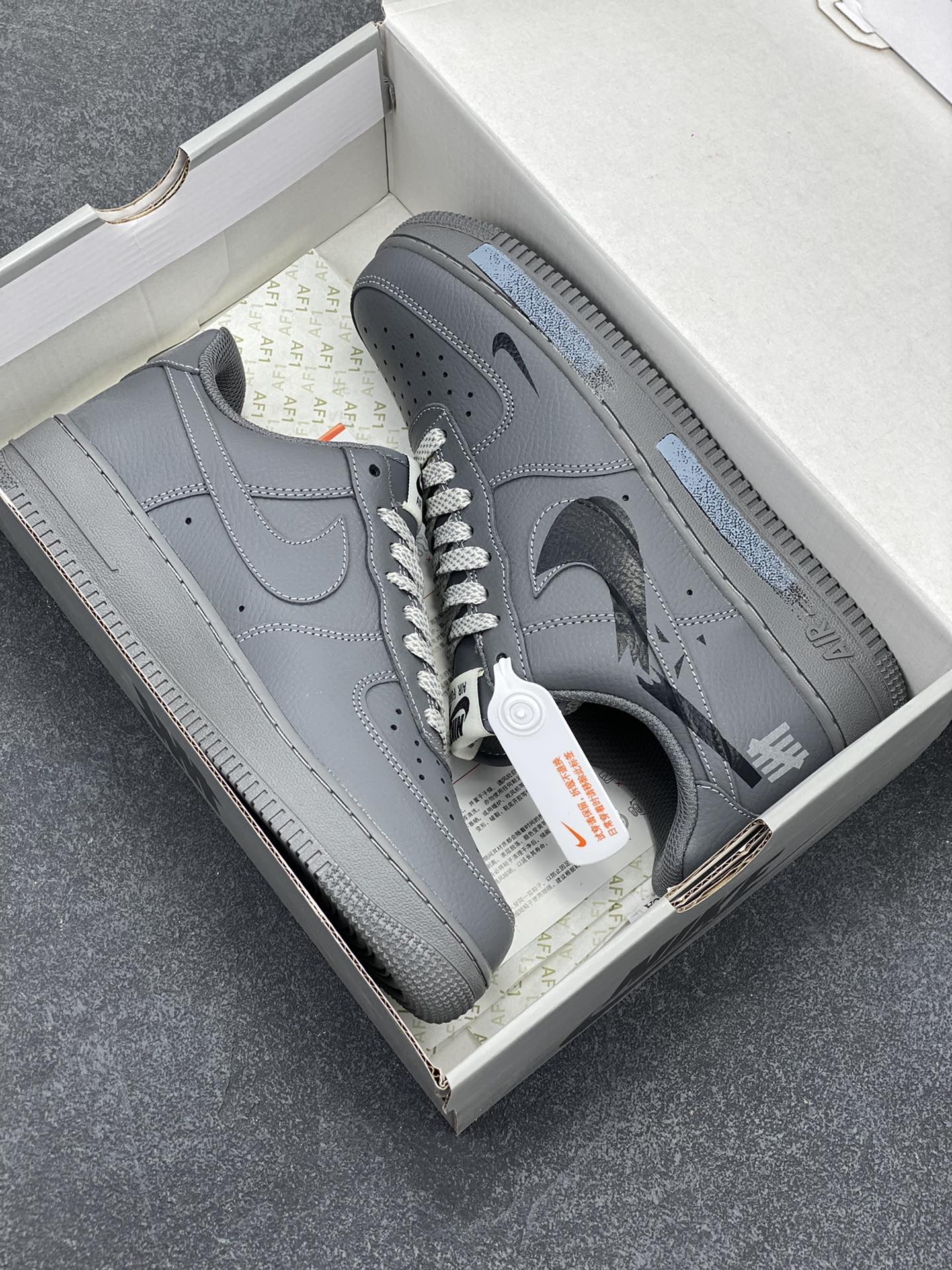 图片[9]-Nike Air Force 1 Low 07 x UNDEFEATED 断裂三钩深灰满天星 空军一号 低帮运动休闲板鞋 原楦头原纸板 打造纯正低帮空军版型 专注外贸渠道 全掌内置蜂窝气垫 原盒配件 原厂中底钢印、拉帮完美 货号：DZ6767-109 尺码：36 36.5 37.5 38 38.5 39 40 40.5 41 42 42.5 43 44 44.5 45-选品中心