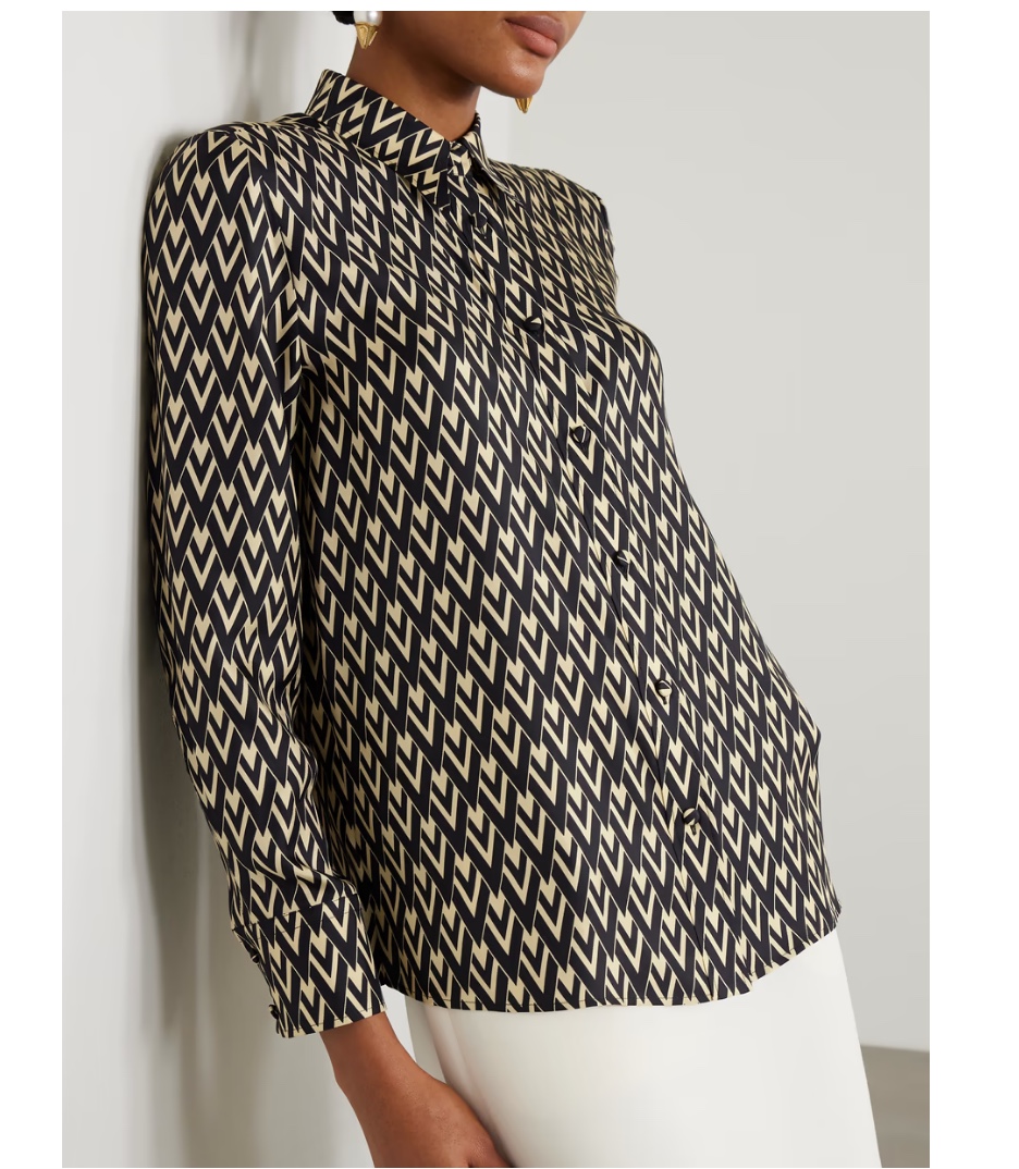 NO:315652,VALENTI*O Warren Home 25SS Early Spring New High-end Custom Silk Twill Fabric!  Temperament and fashionable V-print buckled lapel long-sleeved silk shirt!  (M size bust 100, sleeve length 58, clothing length 63) hair 300, valentino, valentino, real silk, alexander wang19860909VALENTI*O华伦家25SS早春新款 高端定制真丝斜纹绸面料！气质时尚满幅V字印花系扣翻领长袖真丝衬衣！（M码胸围100,袖长58,衣长63）发300,,valentino,valentino,real silk,alexander wang,Women's clothing