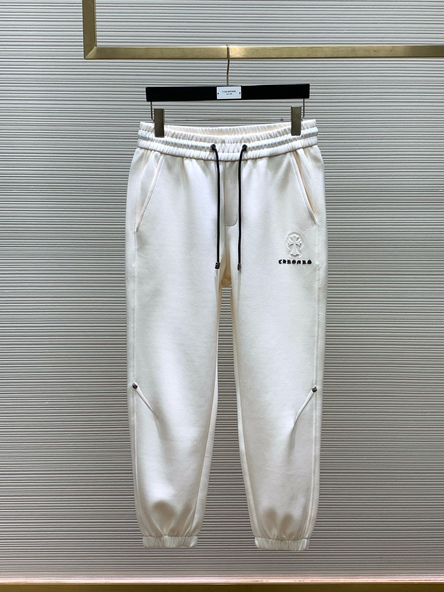 NO:119700,, Croxin Drawstring embroidered casual trousers Fashion series, unique design, Drawstring casual trousers Start ordering dyeing and spinning. A large domestic manufacturer exports to Japan and supplies fabrics from several top brands. It has a soft and glutinous feel, is quite wide and stylish, solving the problem of washing and discoloration. The trousers are neat and atmospheric, and the upper body looks superb. Size M-4XL, chrome hearts, alexander wang19860909,克罗心 抽绳刺绣休闲长裤 时尚系列,独特设计,抽绳休闲长裤 订纱开始订染和订纺. 国内某大厂出口日本 和供应几大顶级品牌的面料. 手感软糯 , 挺阔有型 , 解决 , 洗涤变色的问题. 裤型利落大气 , 上身显高超帅. 尺码M-4XL,,chrome hearts,alexander wang,Men's clothing