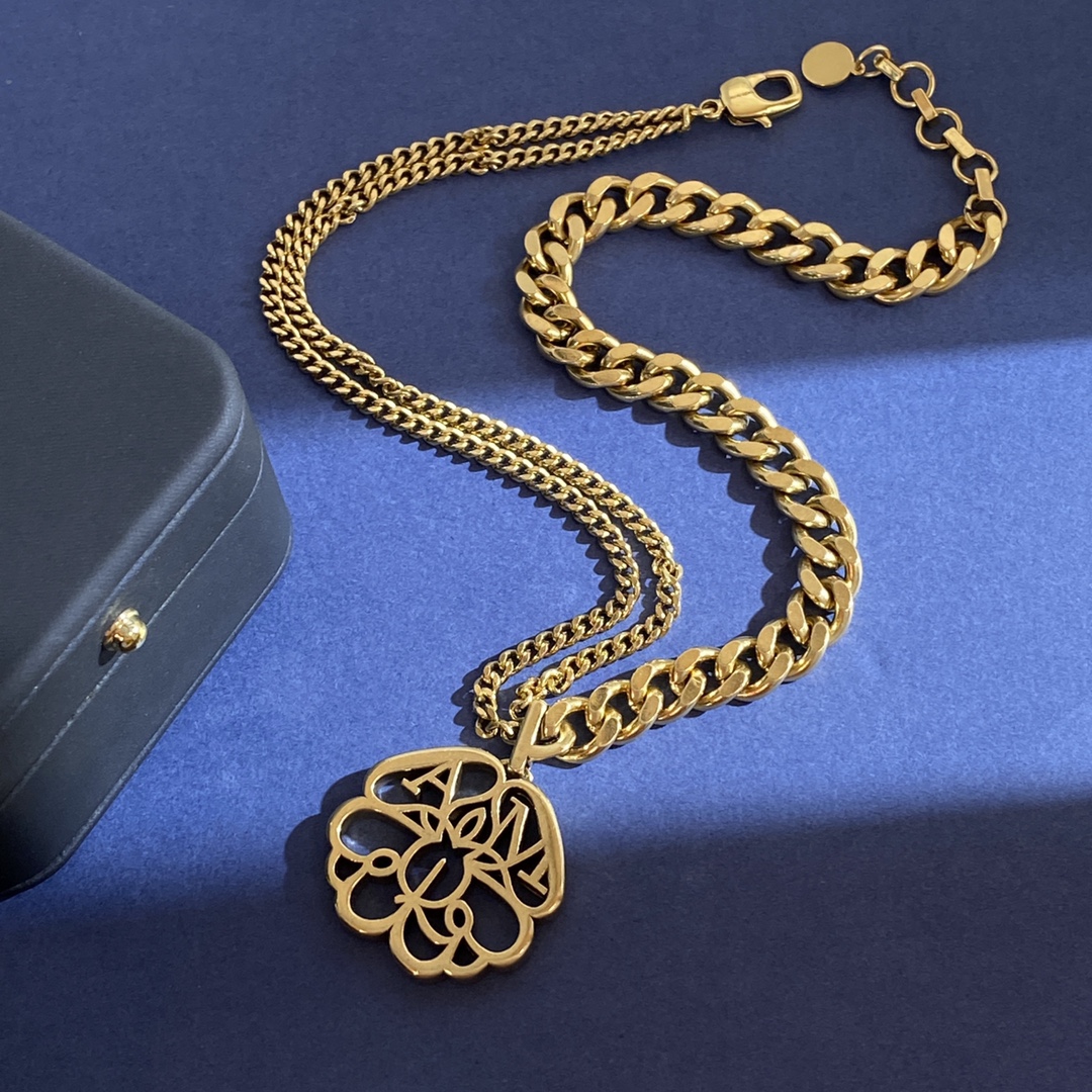 Alexander McQueen 亚力山大MQ麦昆欧美 字母花型镂空吊坠双层链条项链 黄铜材料 2个色