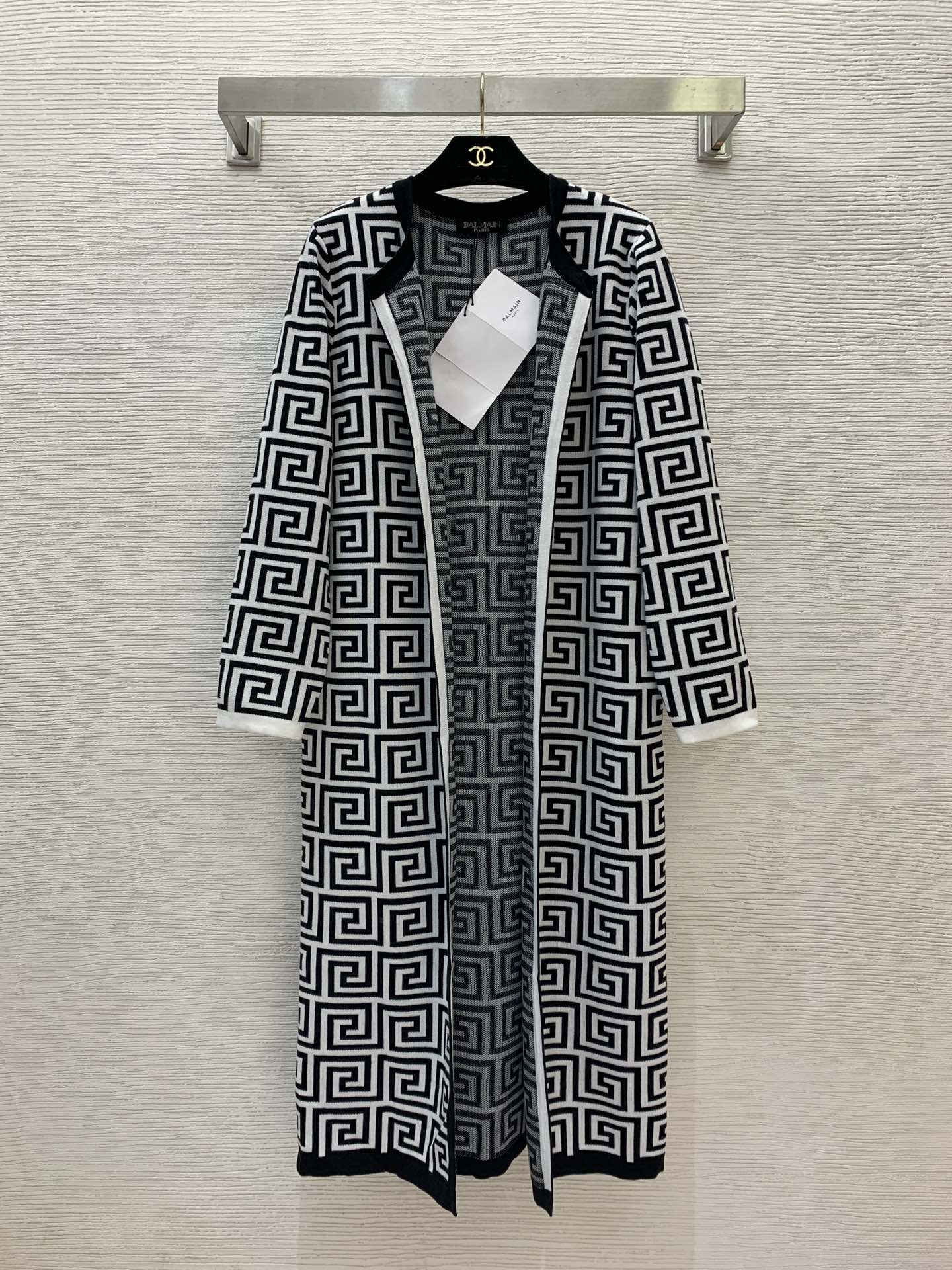 NO:451146,Model number D24121947 Balmai* Balmai New Style Full-size letter combination maze print loose slim H-version without button placket round neck long sleeve knitted cardigan long jacket!  Coffee, white, (M size bust 106, sleeve length 58, clothing length 113/bust ±4), ,balmain,balmain,jackets & coats,alexander wang19860909款号D24121947 Balmai*巴尔曼新款 满幅字母组合迷宫印花宽松显瘦H版无扣门襟圆领长袖针织开衫长款外套！咖色、白色、（M码胸围106,袖长58,衣长113/胸围±4）,,balmain,balmain,jackets & coats,alexander wang,Women's clothing