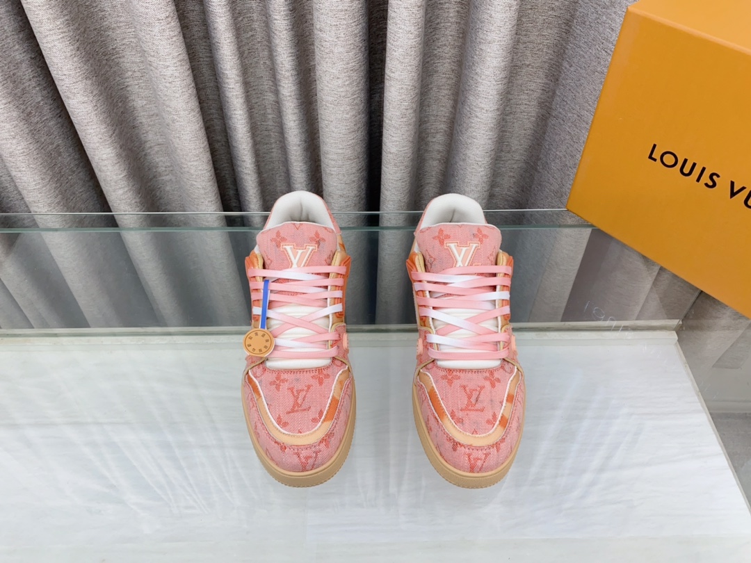 Louis Vuitton 2024新款 LV Trainer Maxi运动鞋将成衣系列的宽松廓形引入VirgilAbloh笔下的LVTrainer运动鞋设计