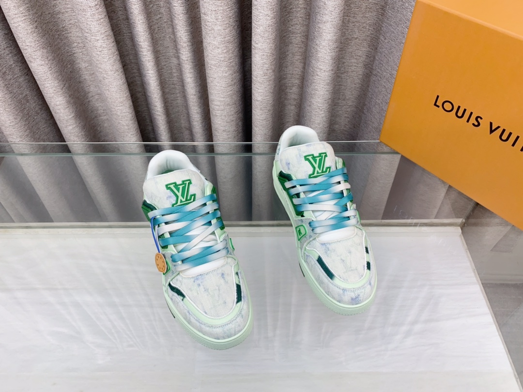 Louis Vuitton 2024新款 LV Trainer Maxi运动鞋将成衣系列的宽松廓形引入VirgilAbloh笔下的LVTrainer运动鞋设计