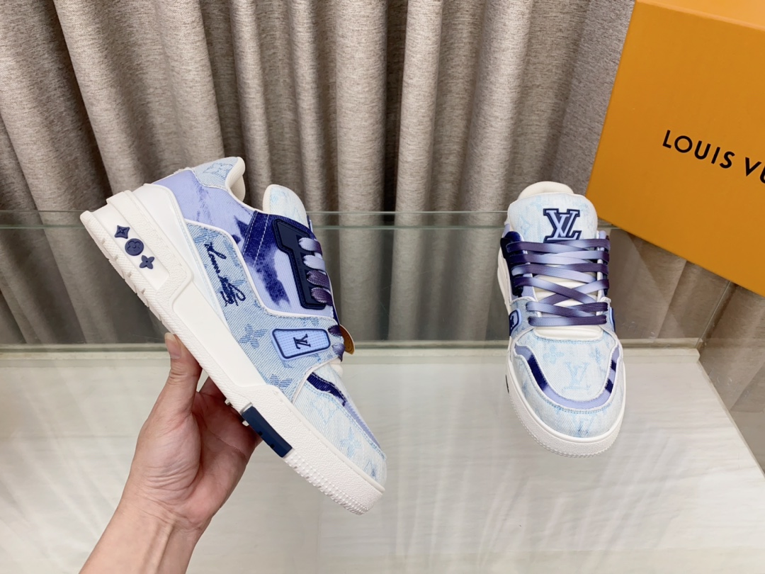 Louis Vuitton 2024新款 LV Trainer Maxi运动鞋将成衣系列的宽松廓形引入VirgilAbloh笔下的LVTrainer运动鞋设计