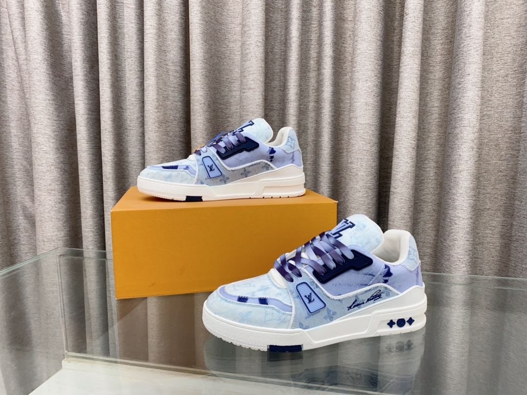 Louis Vuitton 2024新款 LV Trainer Maxi运动鞋将成衣系列的宽松廓形引入VirgilAbloh笔下的LVTrainer运动鞋设计