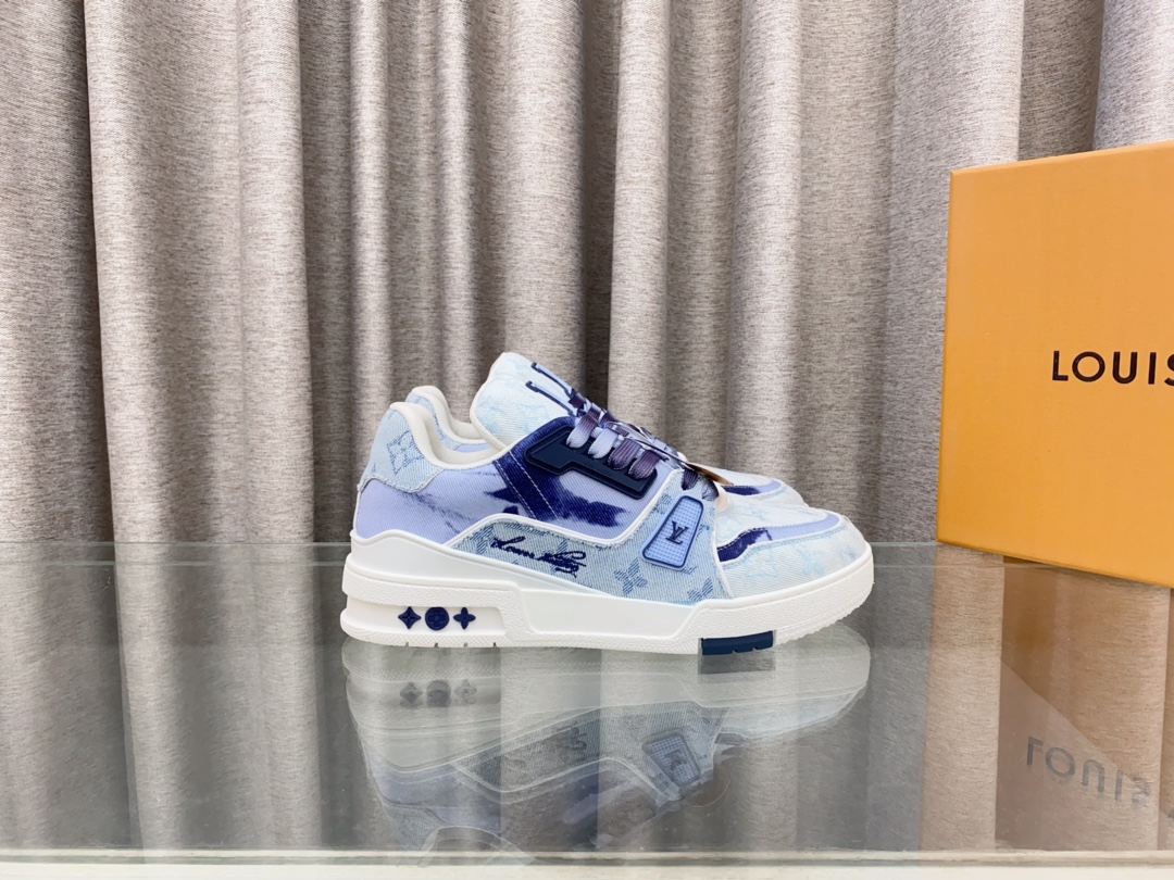 Louis Vuitton 2024新款 LV Trainer Maxi运动鞋将成衣系列的宽松廓形引入VirgilAbloh笔下的LVTrainer运动鞋设计