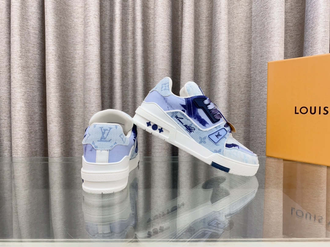 Louis Vuitton 2024新款 LV Trainer Maxi运动鞋将成衣系列的宽松廓形引入VirgilAbloh笔下的LVTrainer运动鞋设计