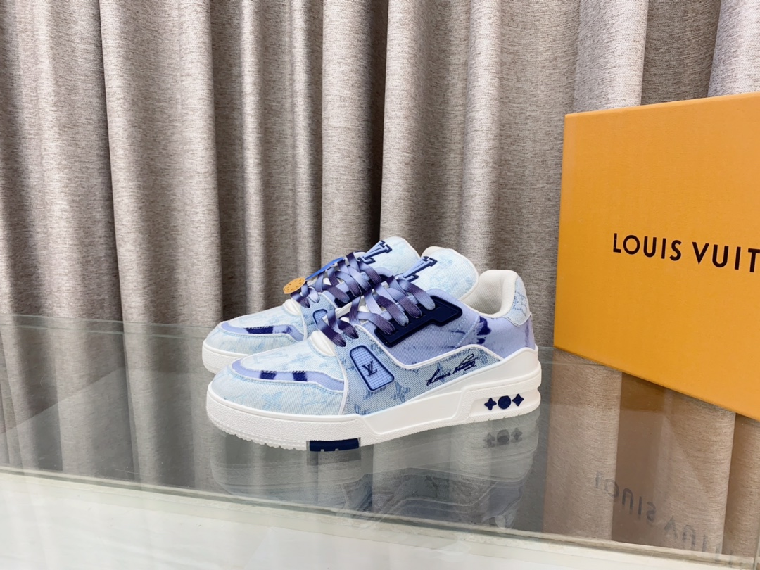 Louis Vuitton 2024新款 LV Trainer Maxi运动鞋将成衣系列的宽松廓形引入VirgilAbloh笔下的LVTrainer运动鞋设计
