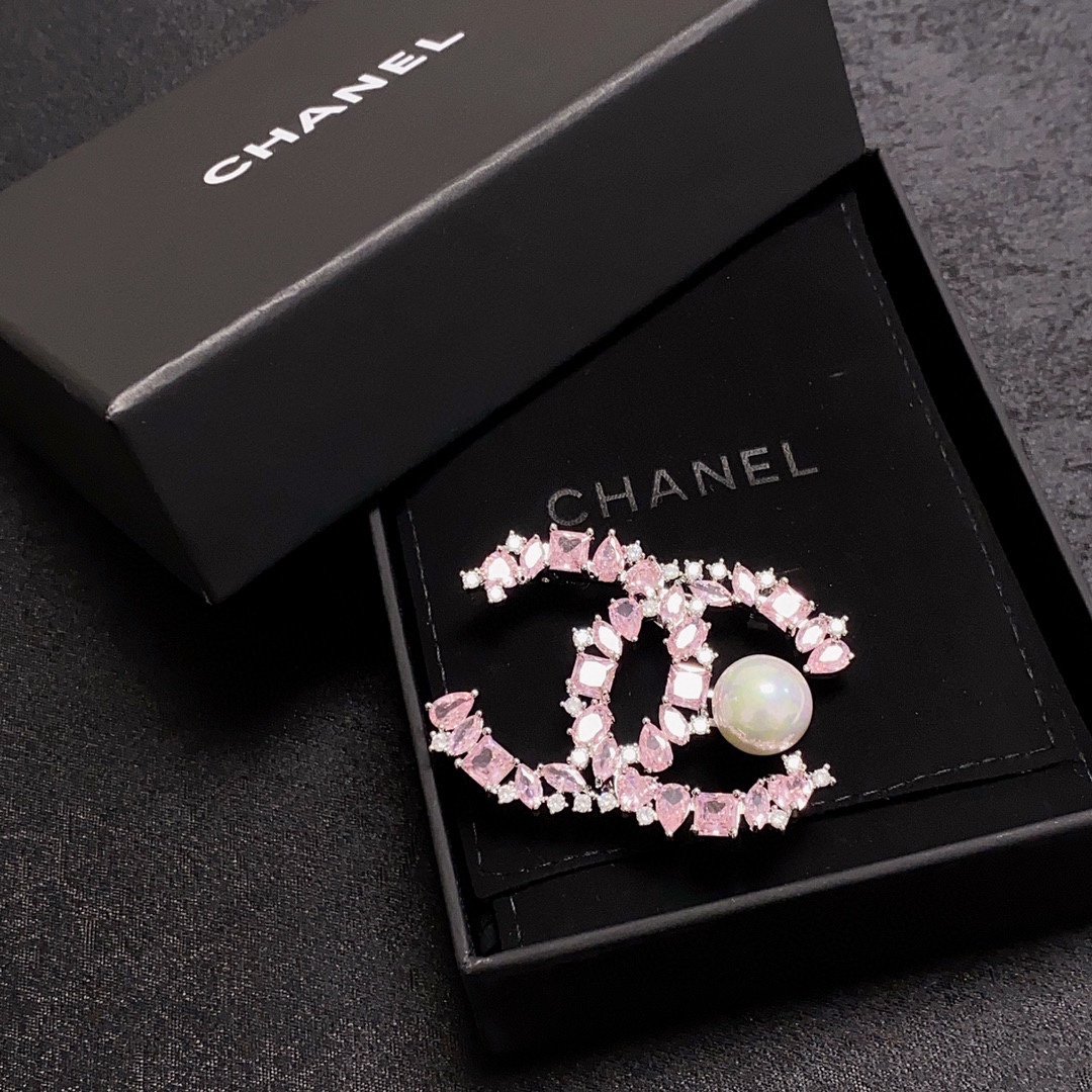 Chanel’s Latest Fragrance: Women’s Ornament with Fresh-Water Pearl and Chanel Pin - 图片 6