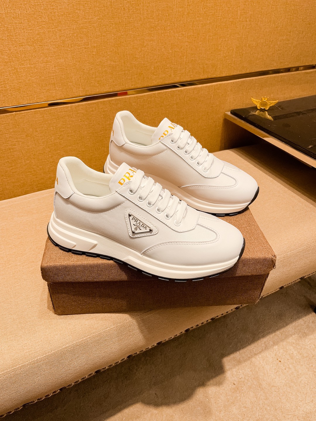 NO:730474,[Prada] The latest masterpiece of the high-end men's shoe brand official website 11, the upper is made of first-layer cowhide imported from Italy with a comfortable and breathable lining and original non-slip and wear-resistant outsole, making walking more convenient and comfortable!  Exclusive new model, stunning work, Midea 11 replica [color] compared with official quality!  Create a fashionable personality to set off your uniqueness!  A must-have for trendy men! Classic sizes: 38-44, multiple colors available.,,prada,cowhide19860909【 普拉达】 男鞋高端品牌 官网11最新力作鞋面采用意大利进口头层牛皮搭配舒适透气内里原版防滑耐磨大底制作,让行走更加便捷舒适！独家新款,惊世之作,与官方的质量相比美的11复刻[色]！打造时尚个性衬托你的与众不同！潮男必备!经典尺码:38-44 颜色多色可选.,,prada,cowhide,Men's shoes