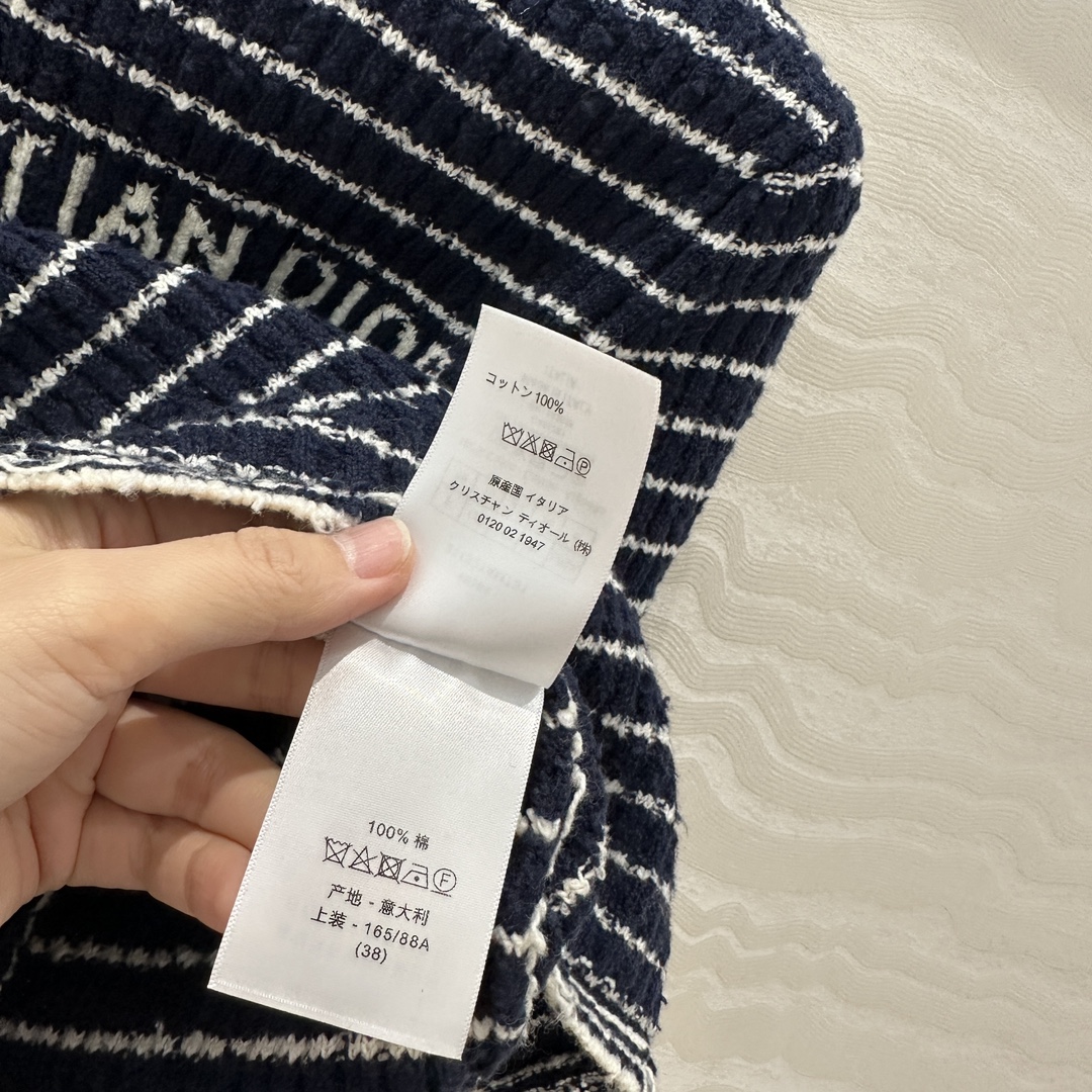 高端原单品质💋Miss D*限定新品！特种纱海军风条纹圆领针织小上衣，认准我家品质❤️细条纹撞色超级显白