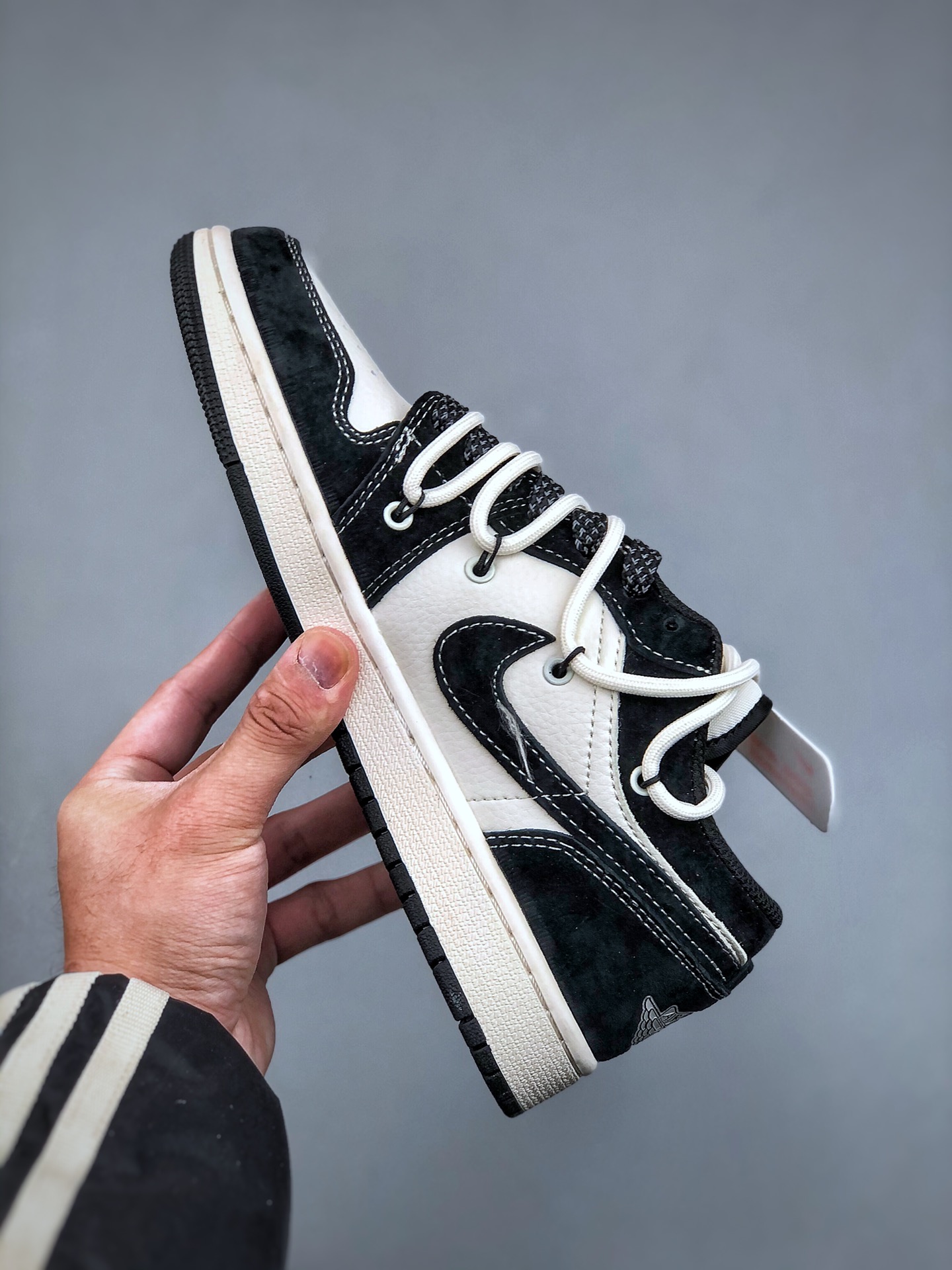 Local store DAir Jordan 1 Retro Low x Bearbrick Violent Bear Rice White - Shoe 2