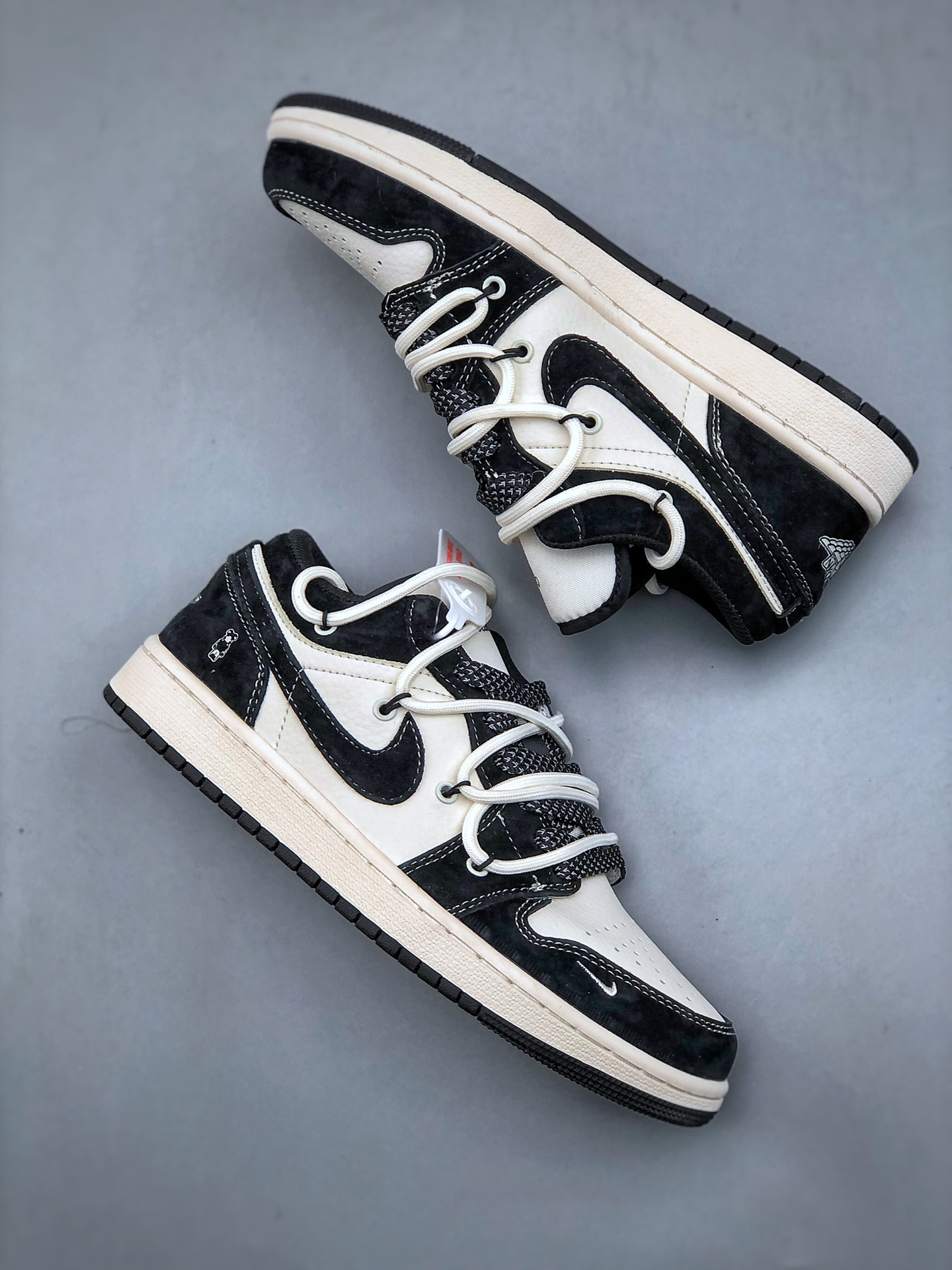Local store DAir Jordan 1 Retro Low x Bearbrick Violent Bear Rice White - Shoe 9