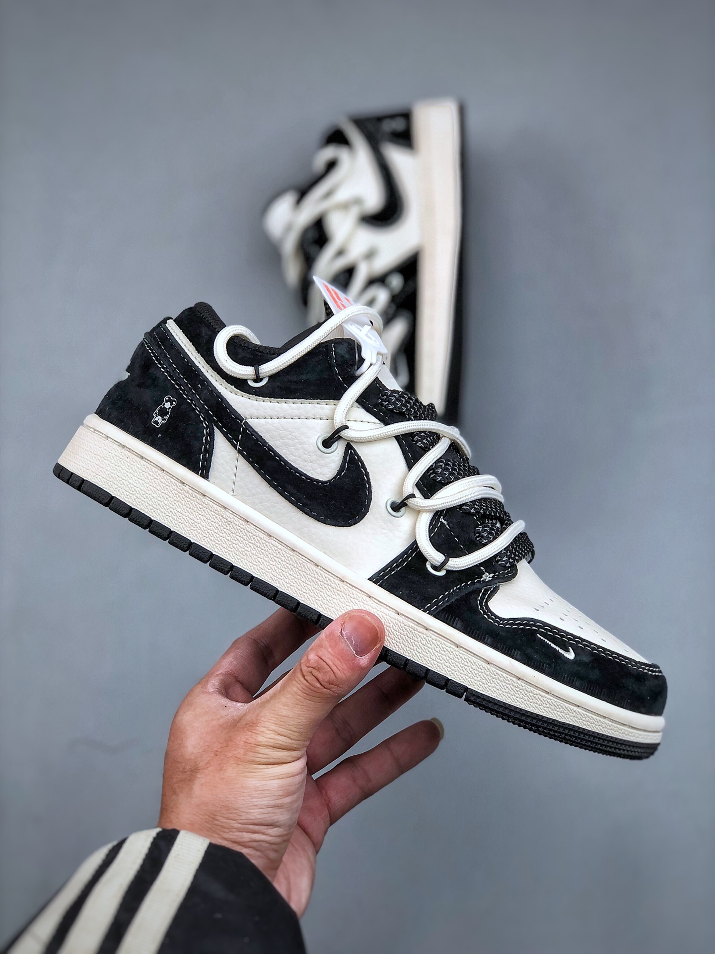 Local store DAir Jordan 1 Retro Low x Bearbrick Violent Bear Rice White - Shoe 4