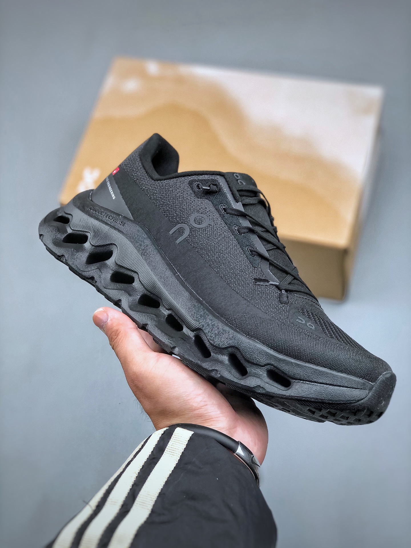 Local store BOn the Cloudtilt outdoor lightweight, low cut, and - Shoe