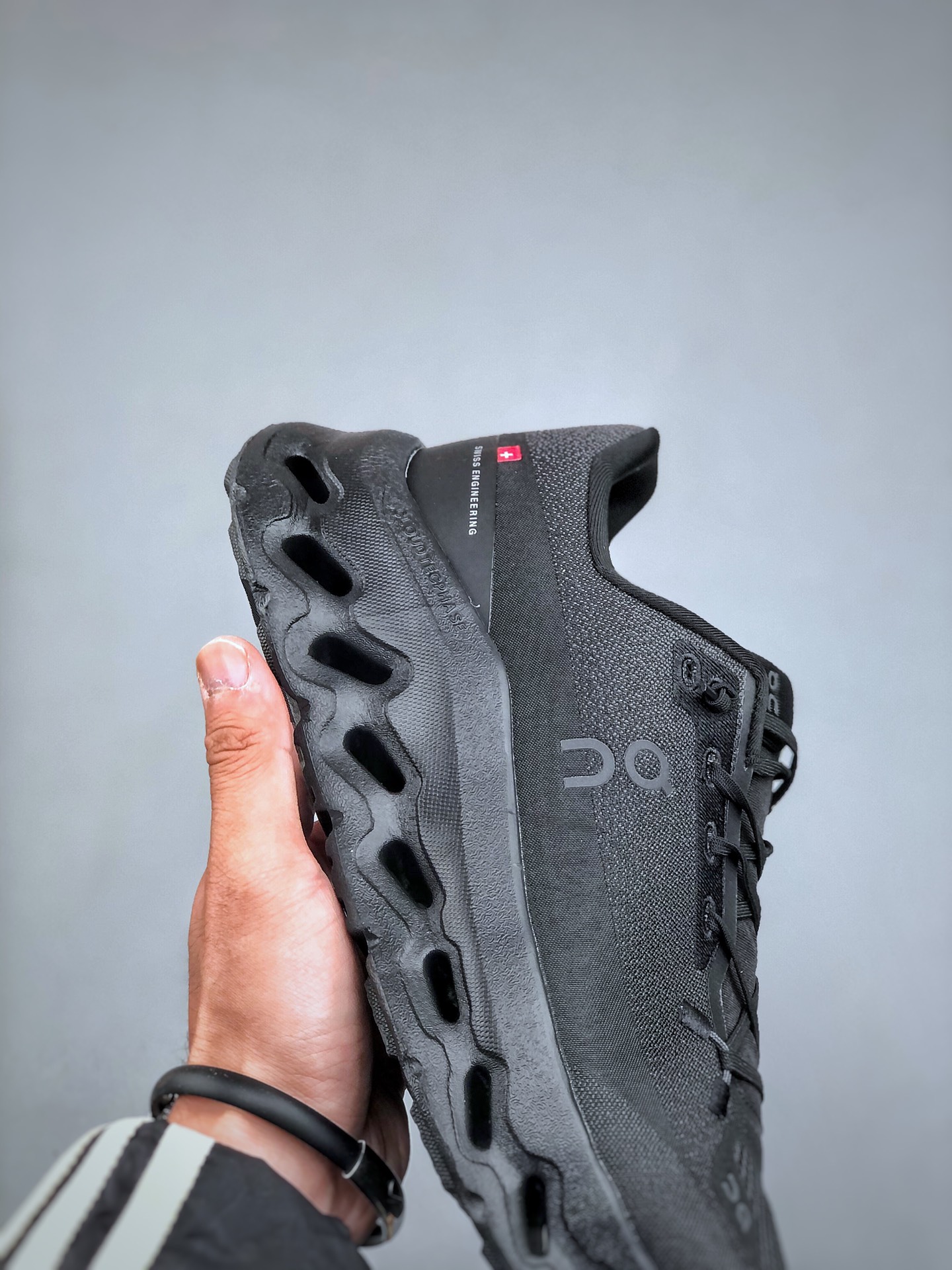 Local store BOn the Cloudtilt outdoor lightweight, low cut, and - Shoe 6