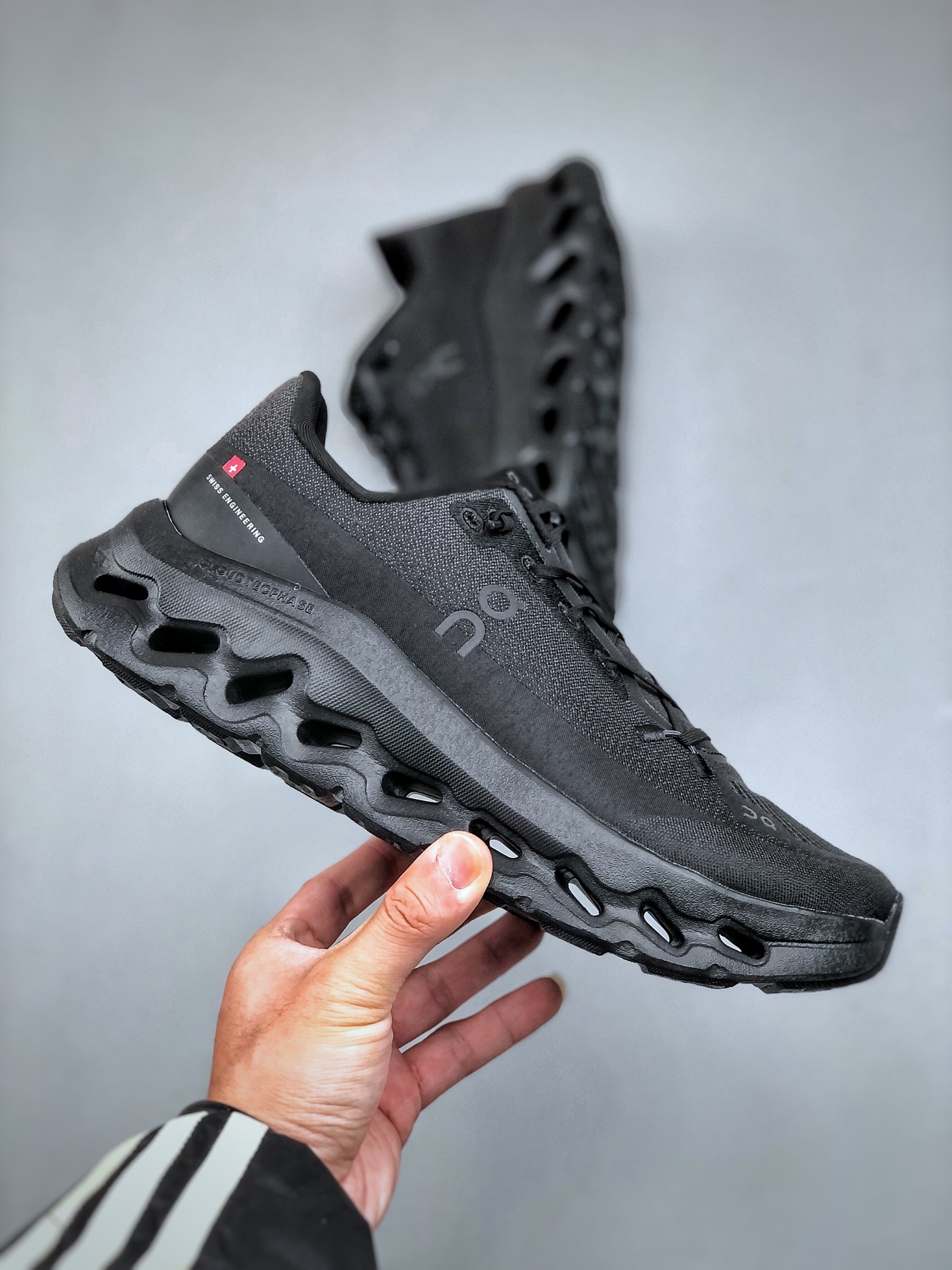 Local store BOn the Cloudtilt outdoor lightweight, low cut, and - Shoe 4