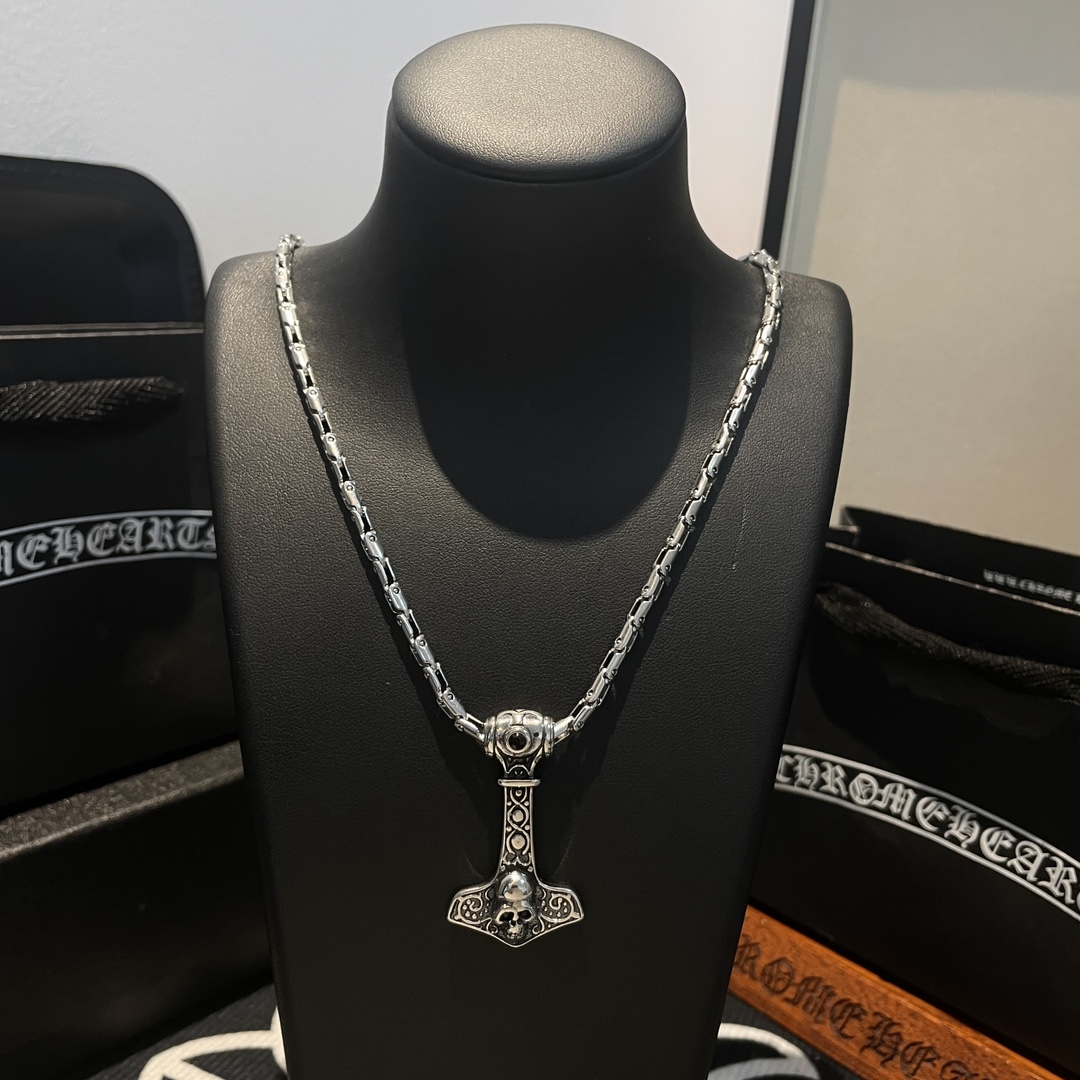 NO:108624,New [Counter Quality] Chrome Hearts Croxin Classic retro necklace Skull pendant Kuaishou/ins/Little Red Book Popularity The pattern design styles with different concave and convex shapes present uniqueness Cross Scout flowers are Croxin's ambitions, so they last longer. Genuine version of Chrome Hearts Croxin Difference to the market ordinary light version, benchmark the quality of the version, look at the details of the letter printing, the degree of retro old gray oxygen. Seiko version!  !  !  Pure handmade ~ Authentic model opening must-have fashion and fashion, both men and women can wear it, same style for couples, original official website, rock punk style silver style, retro elements, trendy and versatile!  , jewelry boutique, chrome hearts, chrome hearts, necklace19860909新款【专柜品质】Chrome Hearts克罗心 经典复古项链 骷髅头吊坠 快手/ins/小红书热门 凹凸造型不同的花纹设计风格 呈现出与众不同 十字架 童军花是克罗心的志 所以更经久不衰 正品打版Chrome Hearts克罗心 区别市场普通轻版 对版对标品质 看字印细节 复古做旧灰氧程度.精工版本！！！ 纯手工打造 ～正品开模潮流时尚必备 男女均可佩戴 情侣同款 官网原版 摇滚朋克泰银风格 复古元素 潮流百搭！,饰品精品,chrome hearts,chrome hearts,necklace,Jewelry