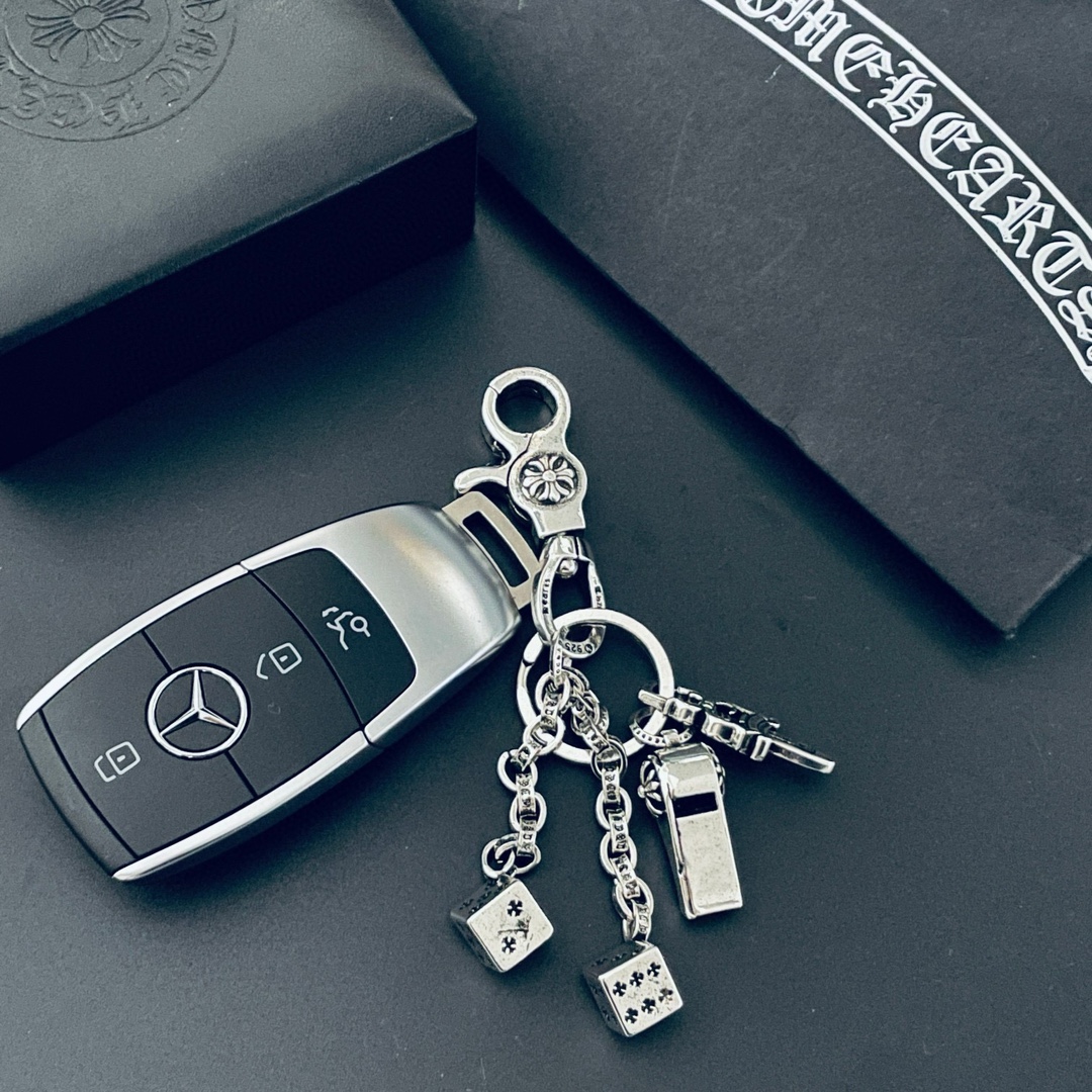 NO:108641,Croxin Dice * Whistle Sword Keychain Full texture Thai silver style Super easy to match Can be used as a keychain or as a bag ornament High-end and atmospheric It is also great to give to people, boutique jewelry, chrome hearts, keychain19860909克罗心 骰子*口哨宝剑钥匙扣 满满的质感 泰银风格 超级好搭 可以当钥匙扣 也可以当包挂饰 高端大气 送人也超棒,饰品精品,chrome hearts,keychain,Jewelry