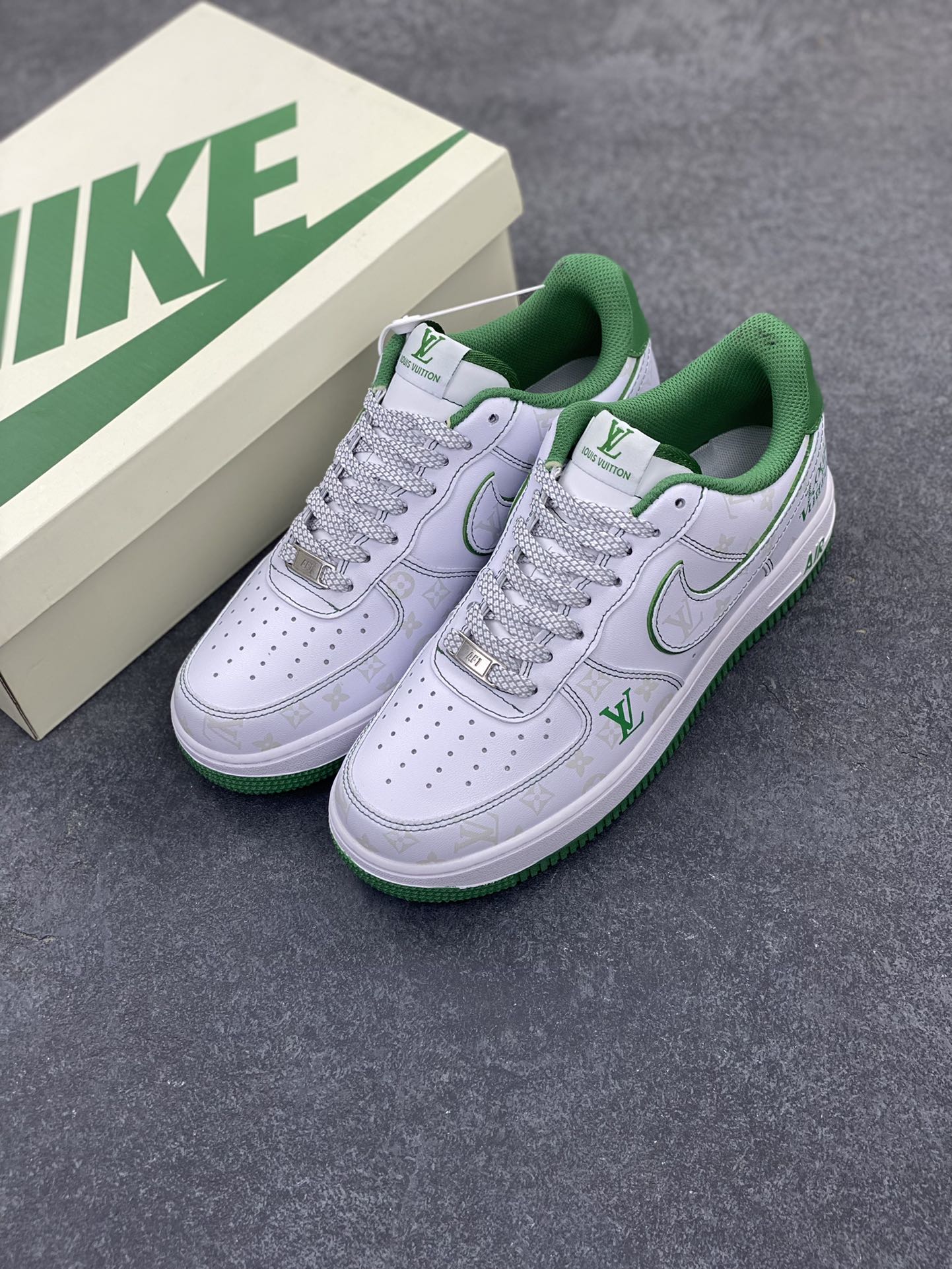 图片[8]-福利特价 NIke Air Force 1 \’07 Low “LV联名绿–暗夜精灵”空军一号 低帮 运动鞋 休闲鞋 折边针车 工艺难度大 原楦头原纸板 原装鞋盒 定制五金配件 内置全掌气垫 原厂鞋底 货号：BS8805-603 尺码：36 36.5 37.5 38 38.5 39 40 40.5 41 42 42.5 43 44 44.5 45-选品中心
