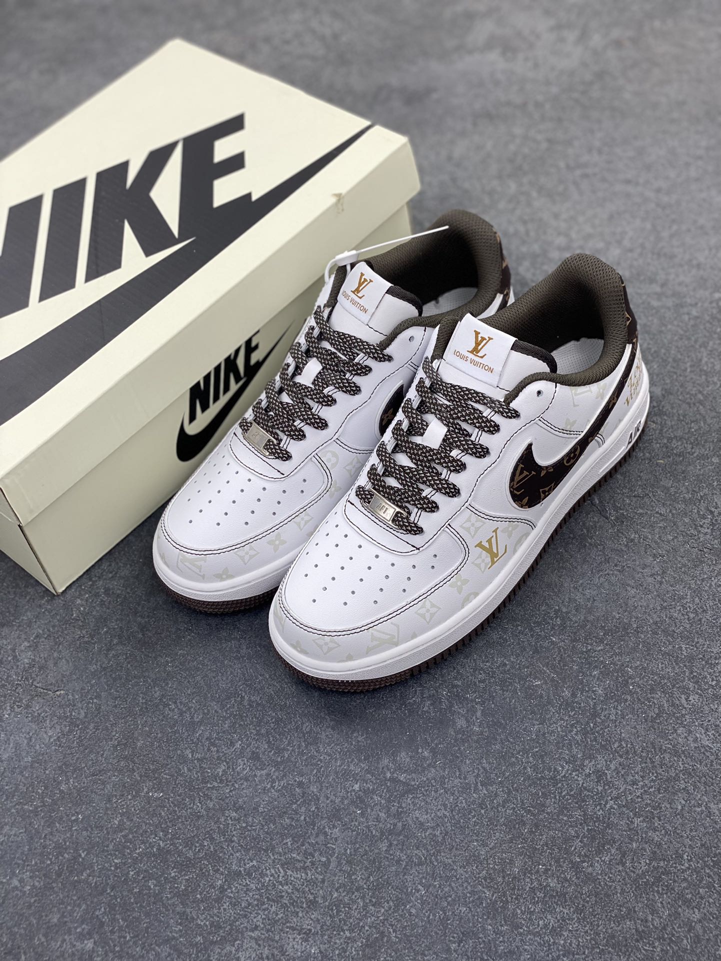 图片[8]-福利特价 NIke Air Force 1 \’07 Low “LV联名棕–暗夜精灵”空军一号 低帮 运动鞋 休闲鞋 折边针车 工艺难度大 原楦头原纸板 原装鞋盒 定制五金配件 内置全掌气垫 原厂鞋底 货号：BS8805-601 尺码：36 36.5 37.5 38 38.5 39 40 40.5 41 42 42.5 43 44 44.5 45-选品中心