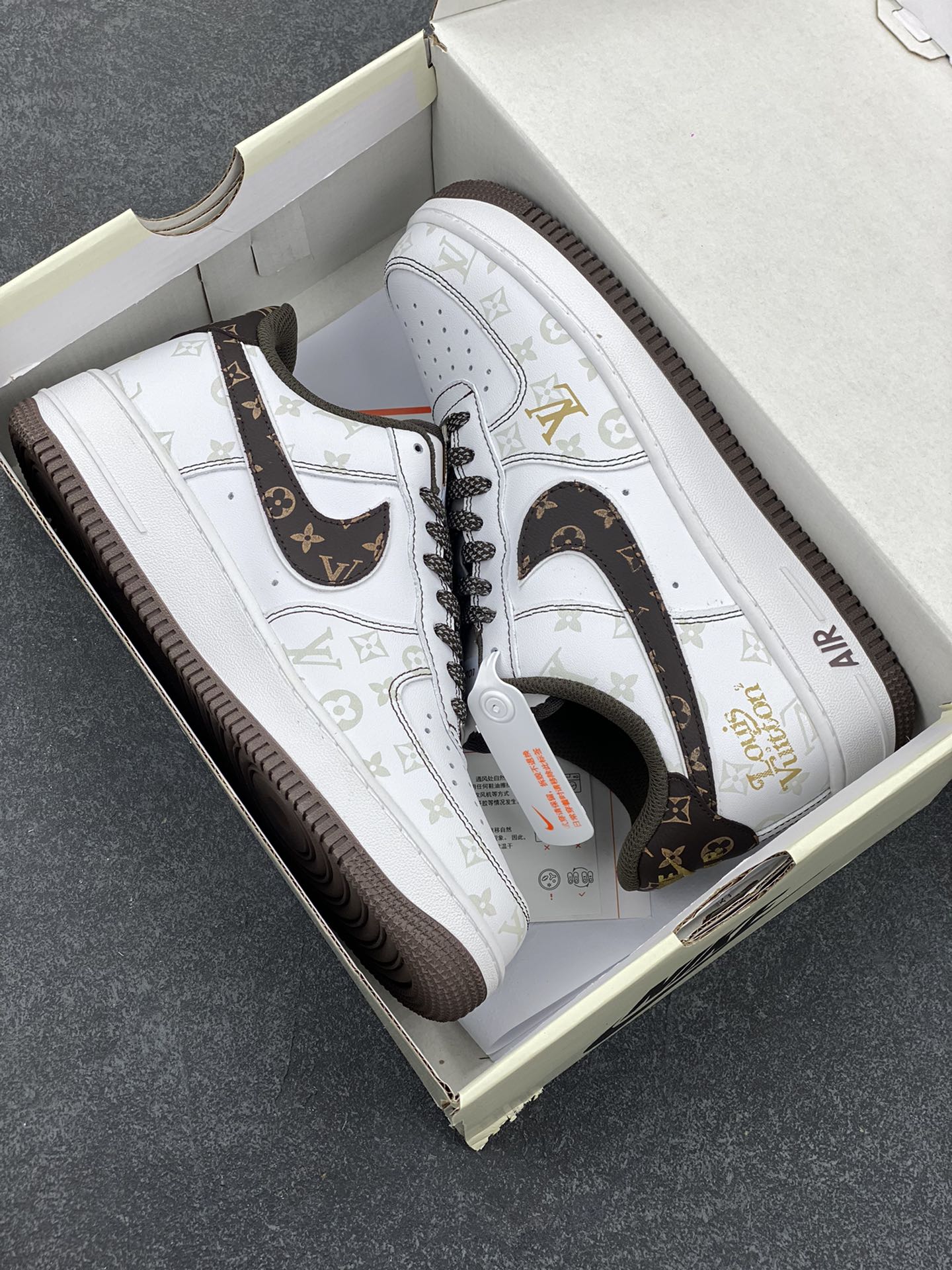 图片[9]-福利特价 NIke Air Force 1 \’07 Low “LV联名棕–暗夜精灵”空军一号 低帮 运动鞋 休闲鞋 折边针车 工艺难度大 原楦头原纸板 原装鞋盒 定制五金配件 内置全掌气垫 原厂鞋底 货号：BS8805-601 尺码：36 36.5 37.5 38 38.5 39 40 40.5 41 42 42.5 43 44 44.5 45-选品中心
