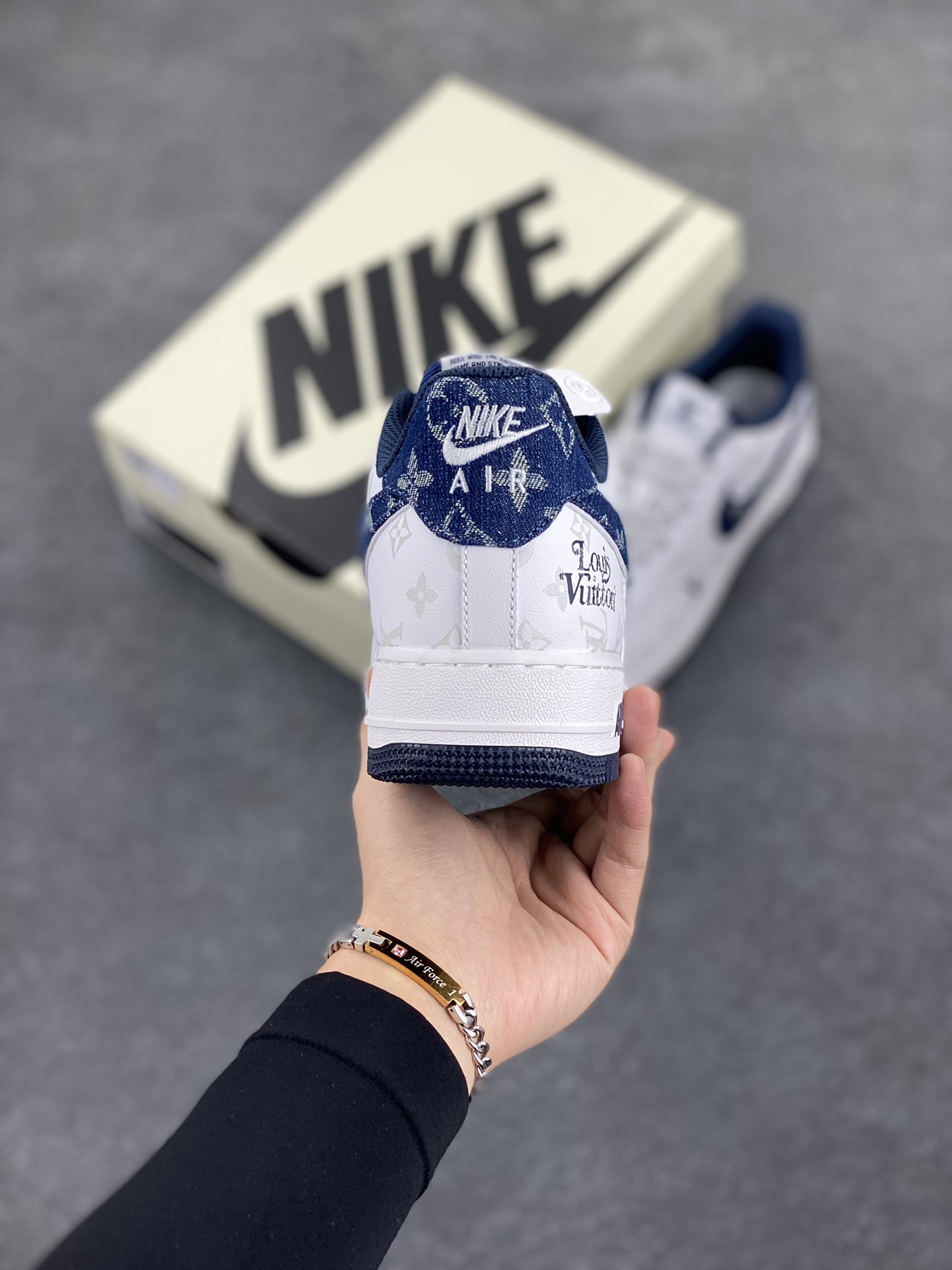 图片[4]-福利特价 NIke Air Force 1 \’07 Low “LV联名–暗夜精灵”空军一号 低帮 运动鞋 休闲鞋 折边针车 工艺难度大 原楦头原纸板 原装鞋盒 定制五金配件 内置全掌气垫 原厂鞋底 货号：CH6336-600 尺码：36 36.5 37.5 38 38.5 39 40 40.5 41 42 42.5 43 44 44.5 45-选品中心